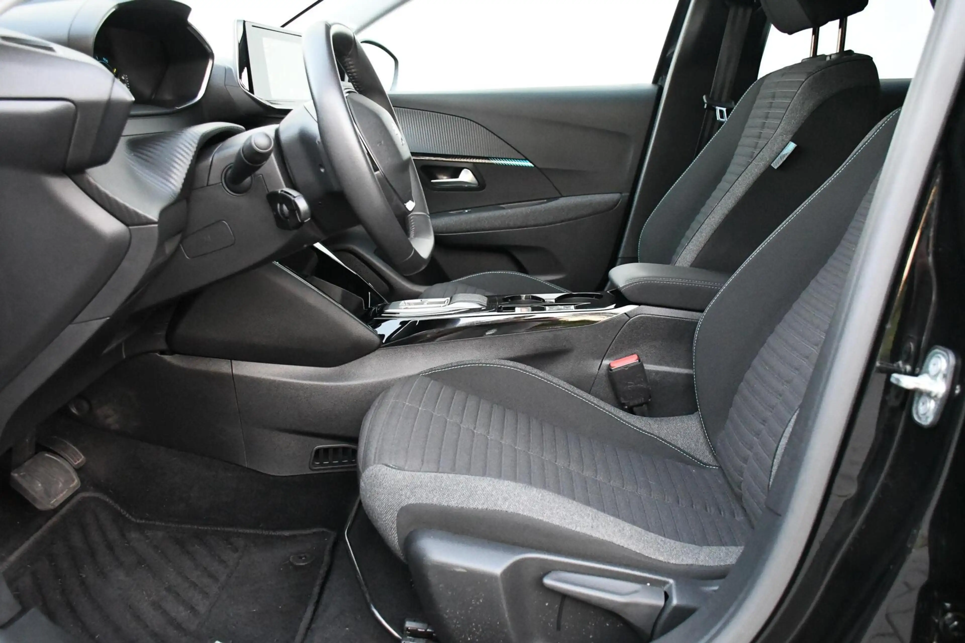 Peugeot e-208 EV Active Pack 50 kWh SOH 99% CarPlay — photo 5