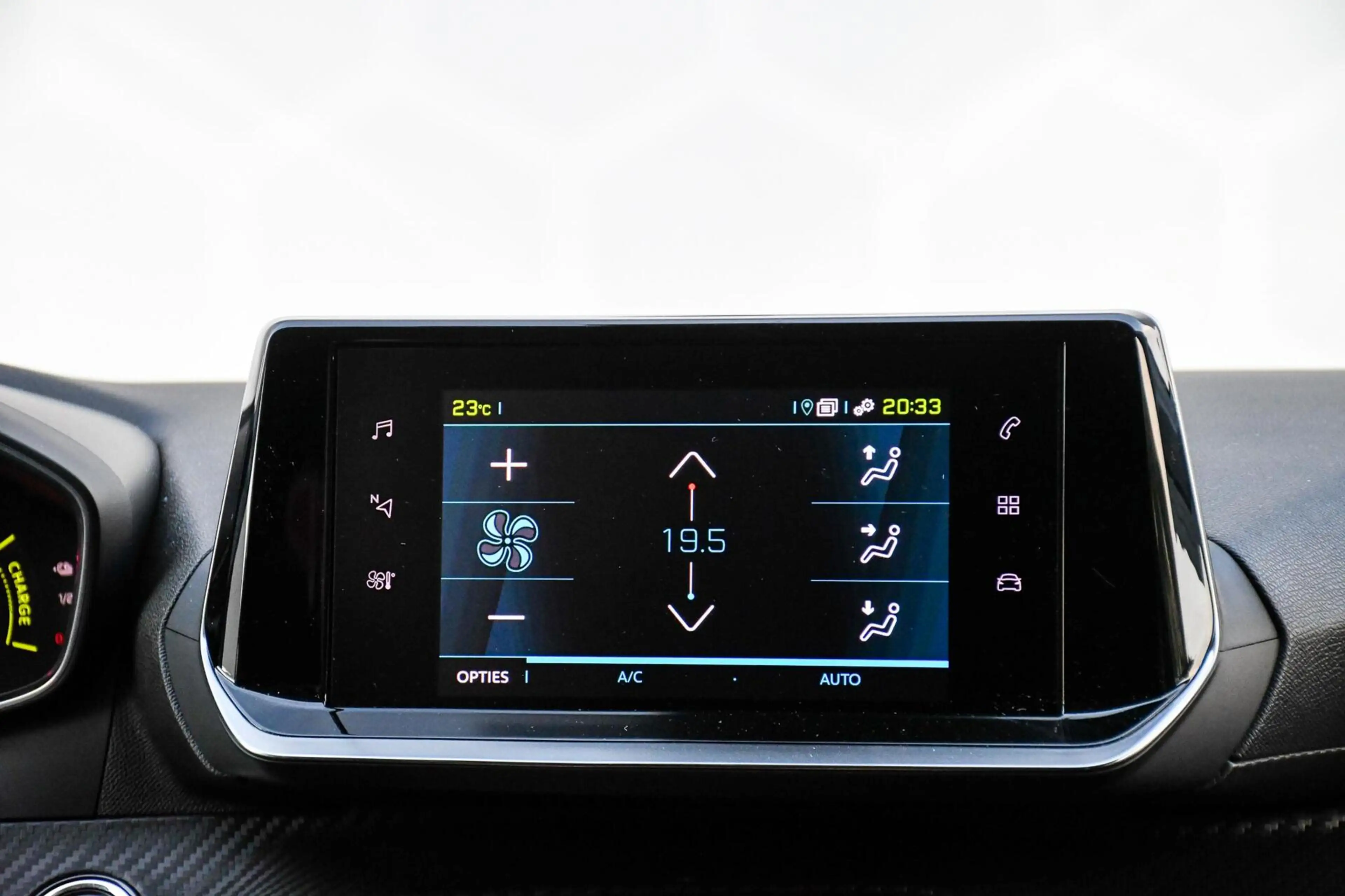 Peugeot e-208 EV Active Pack 50 kWh SOH 99% CarPlay — photo 18