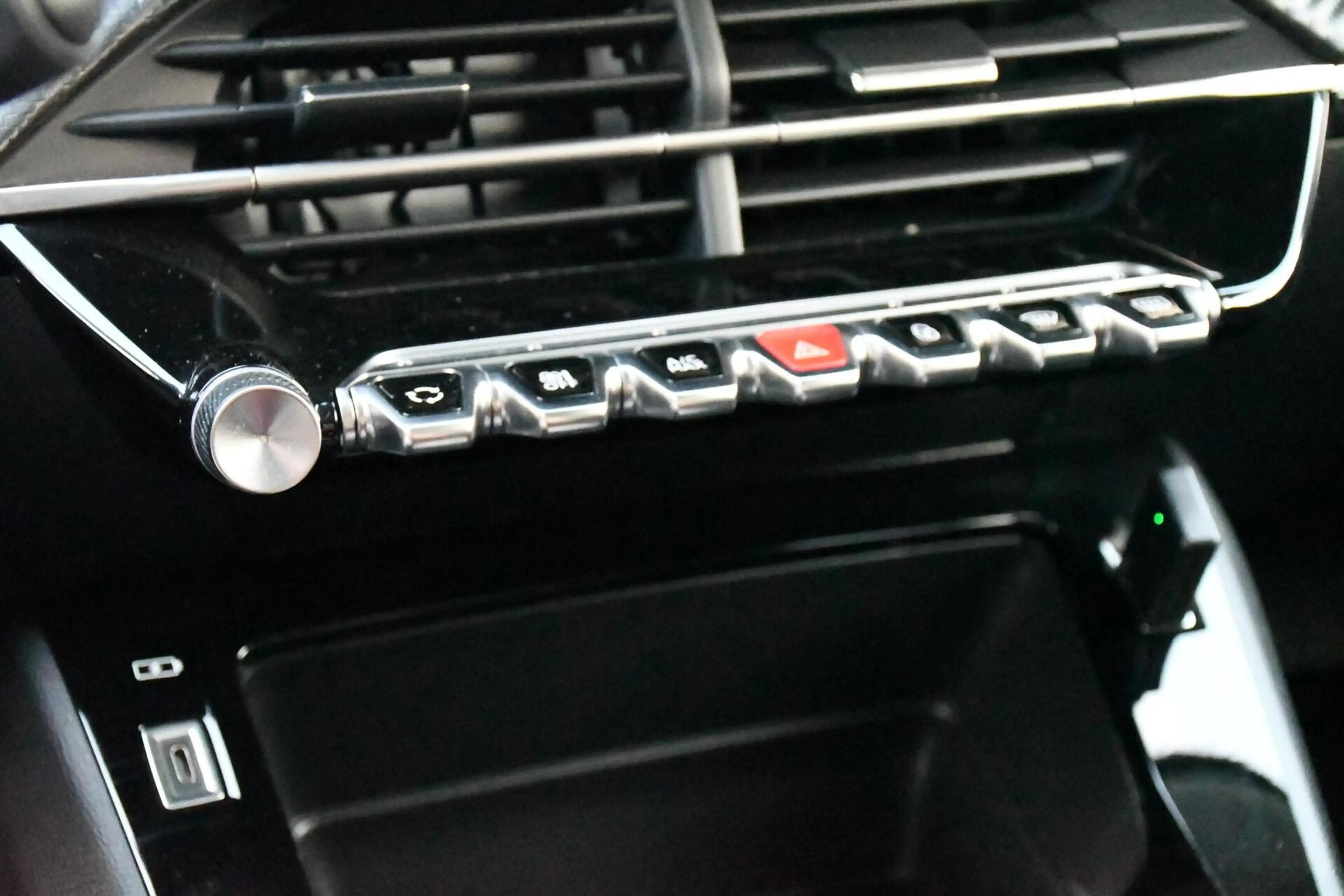 Peugeot e-208 EV Active Pack 50 kWh SOH 99% CarPlay — photo 27