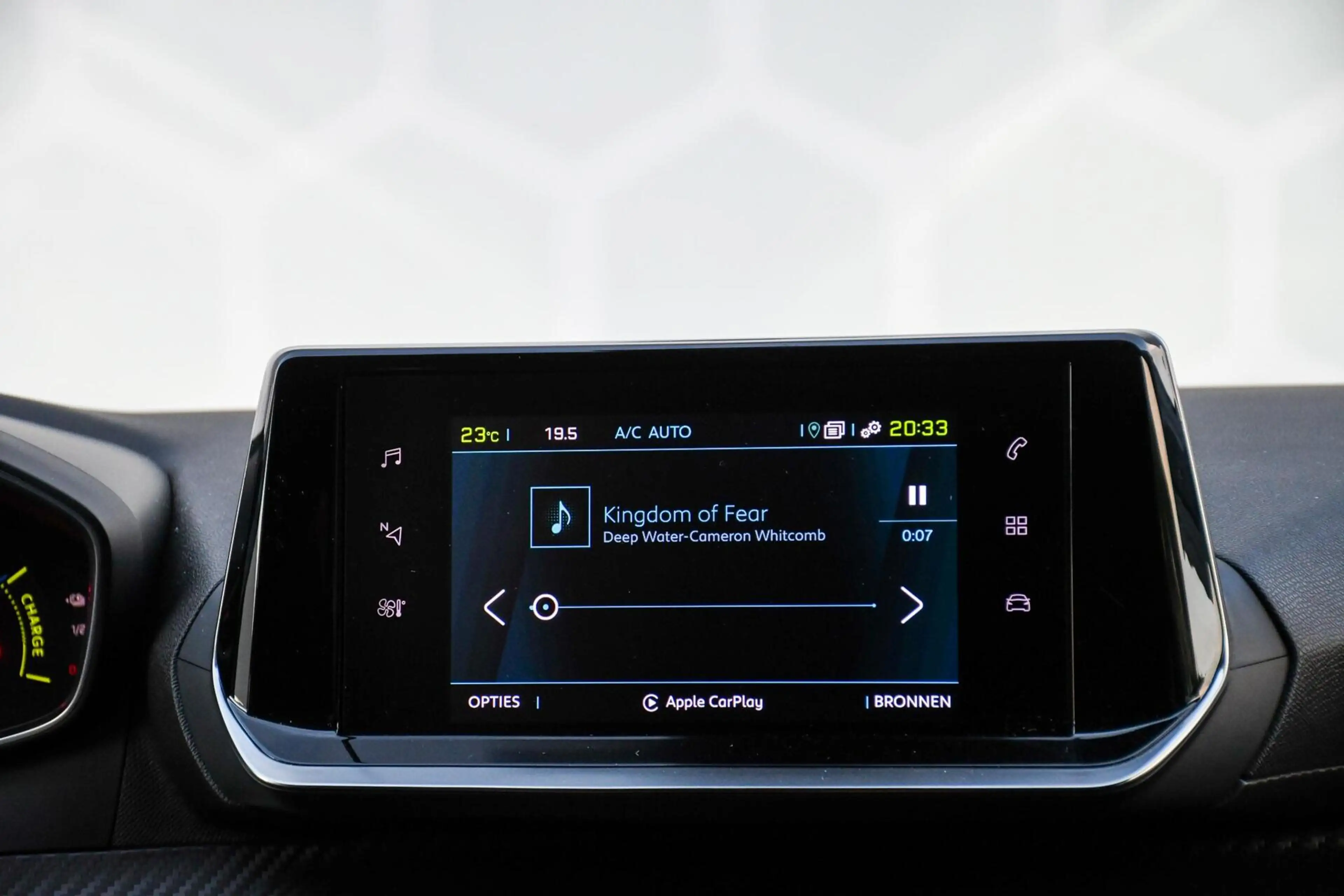 Peugeot e-208 EV Active Pack 50 kWh SOH 99% CarPlay — photo 17
