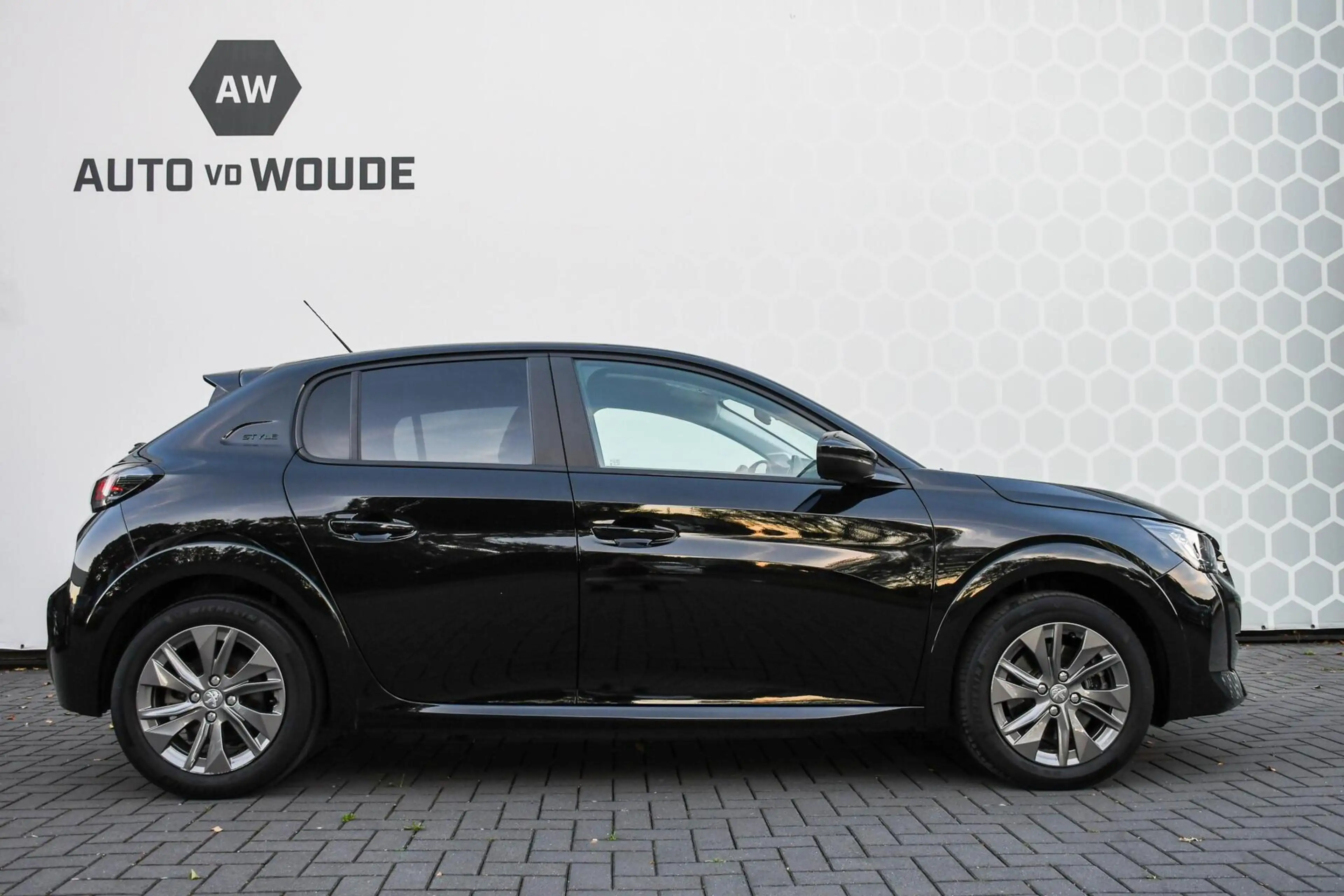 Peugeot e-208 EV Active Pack 50 kWh SOH 99% CarPlay — photo 24