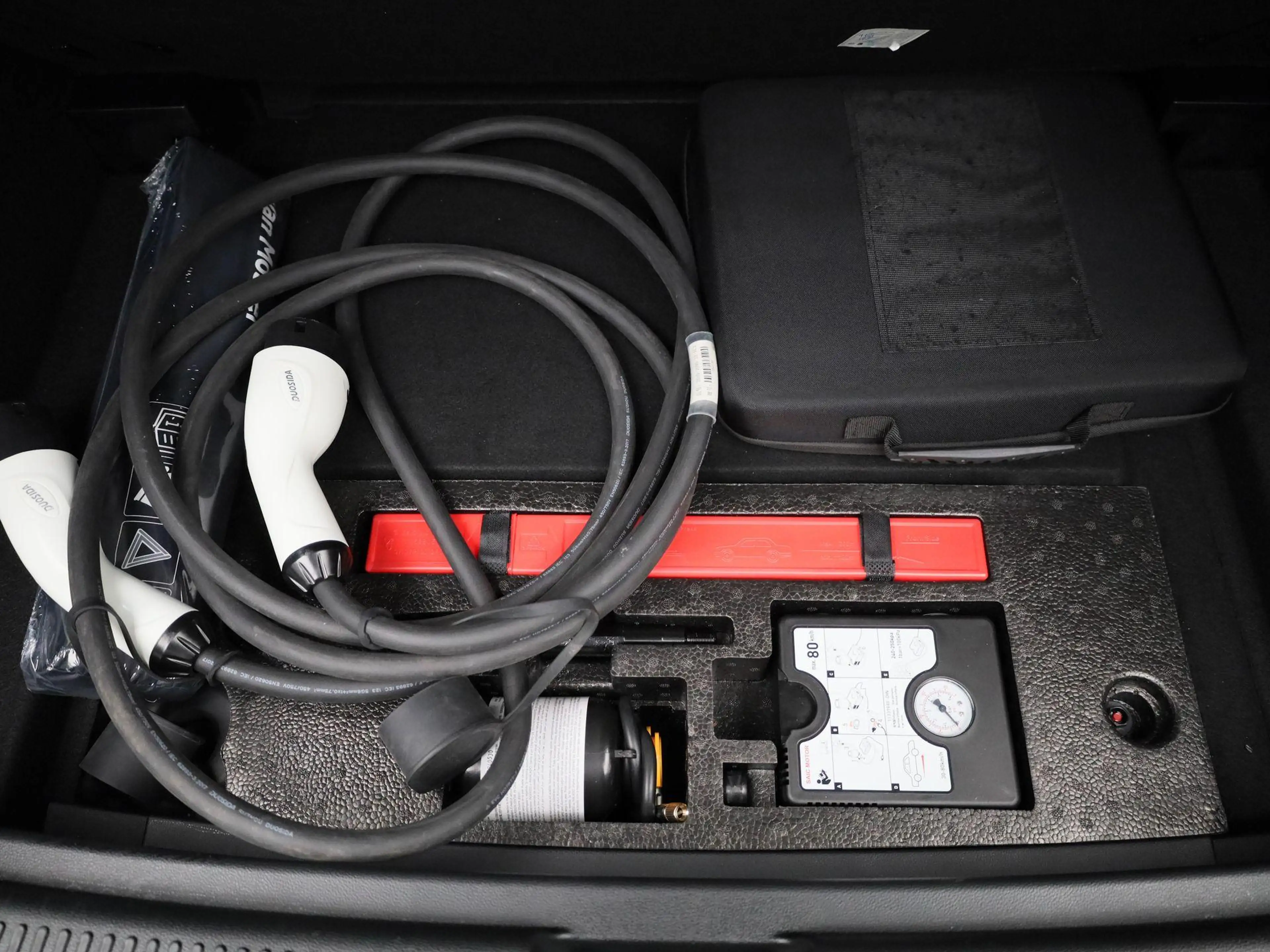 MG MG4 Long Range Luxury 64 kWh — photo 12