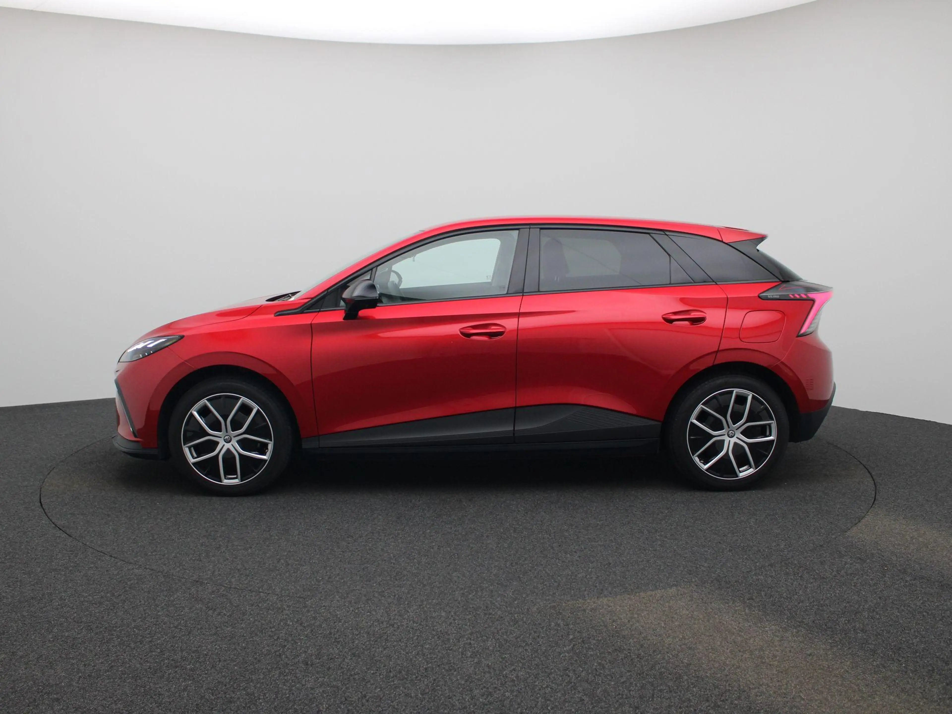 MG MG4 Long Range Luxury 64 kWh — photo 4