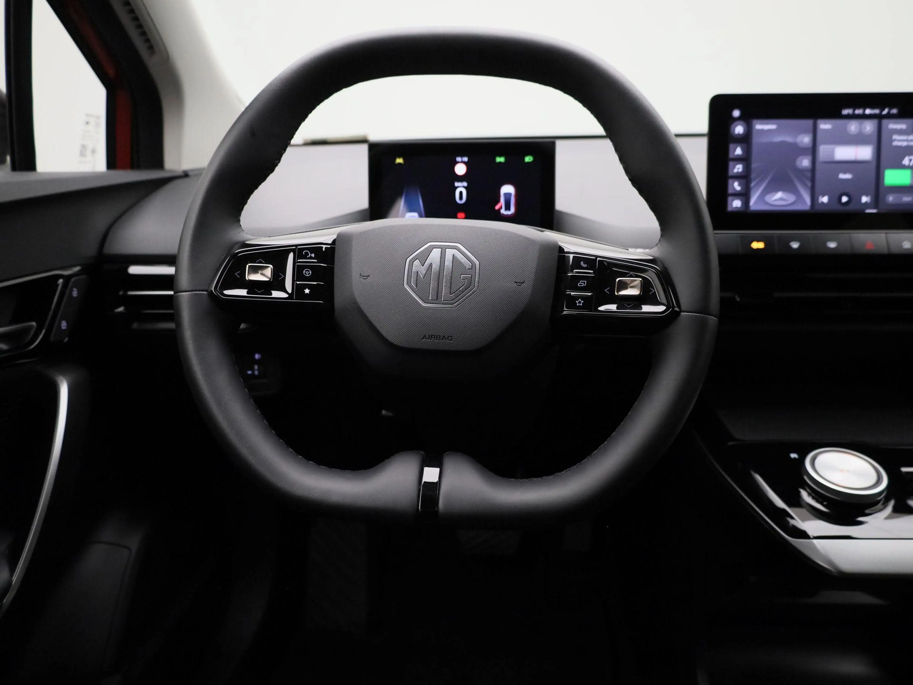 MG MG4 Long Range Luxury 64 kWh — photo 7