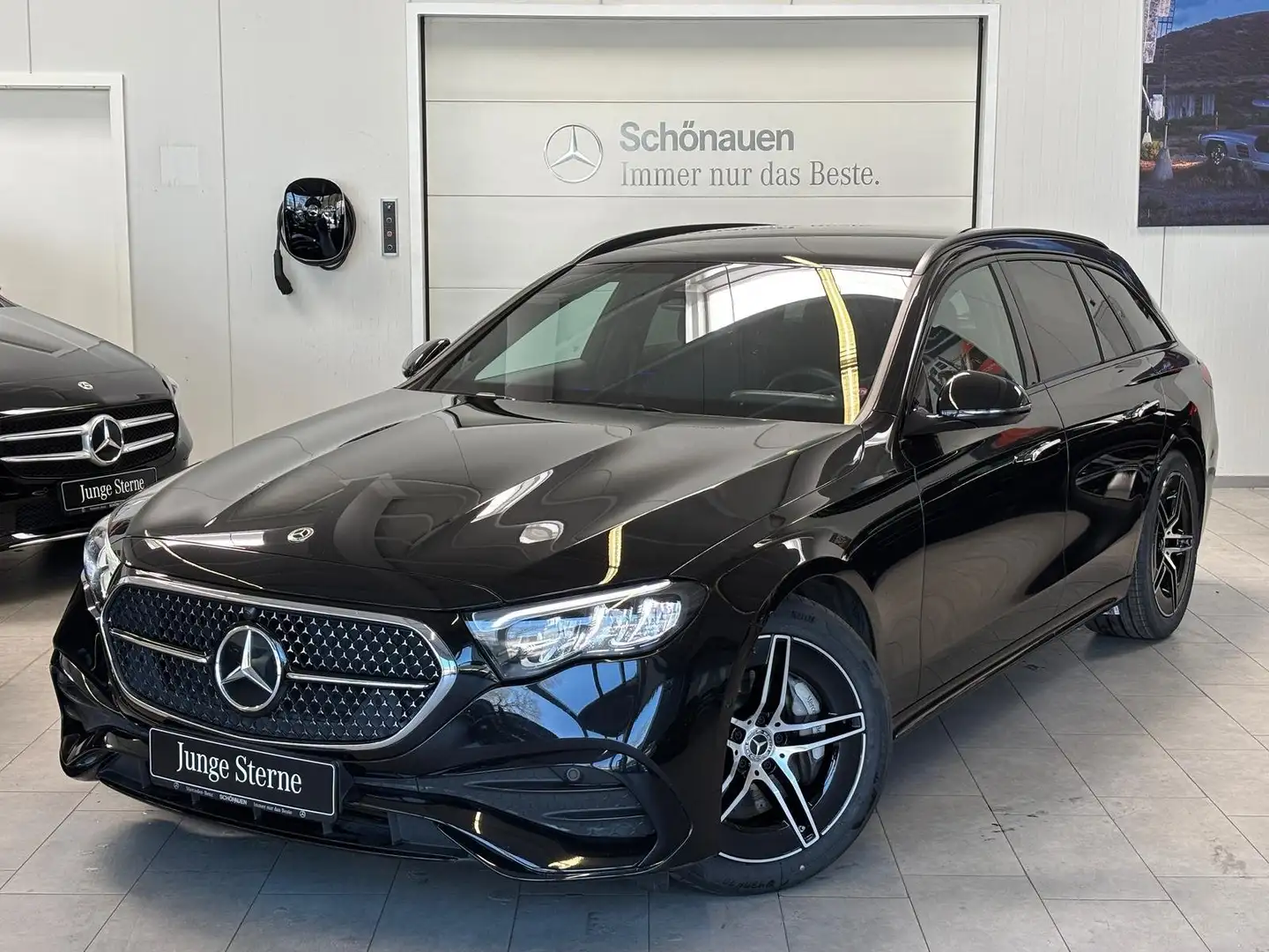 Mercedes-Benz E 220 d T AMG AHK+WINTERPKT+NIGHT+DISTRO+CARPLAY Schwarz - 1