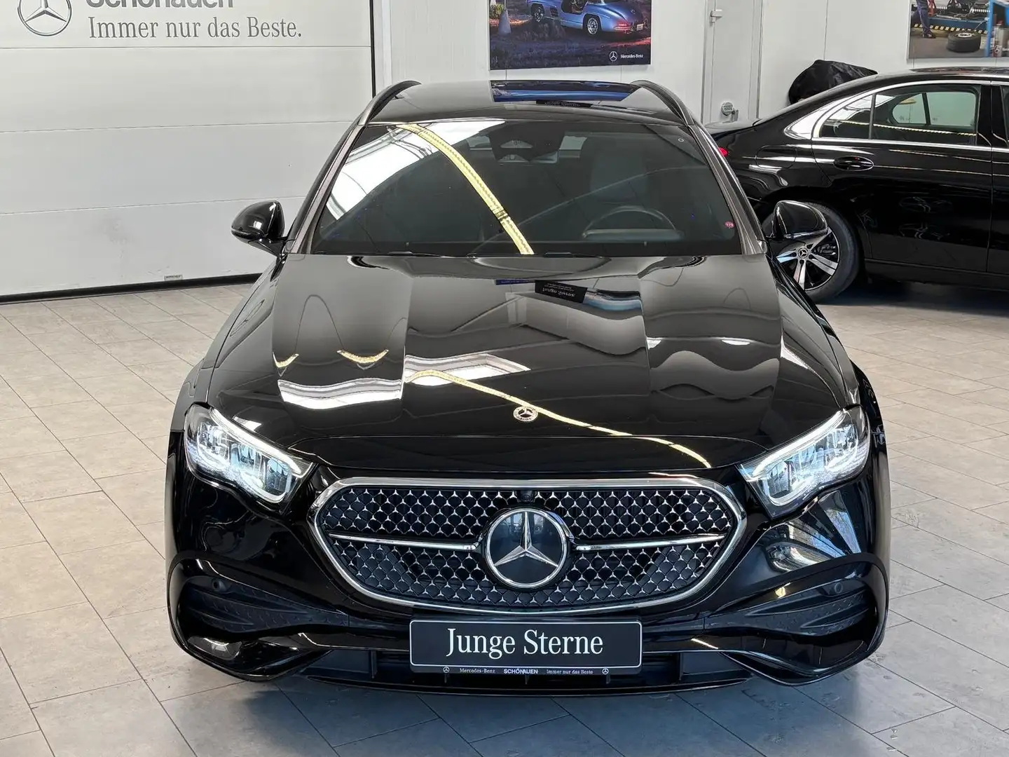 Mercedes-Benz E 220 d T AMG AHK+WINTERPKT+NIGHT+DISTRO+CARPLAY Schwarz - 2
