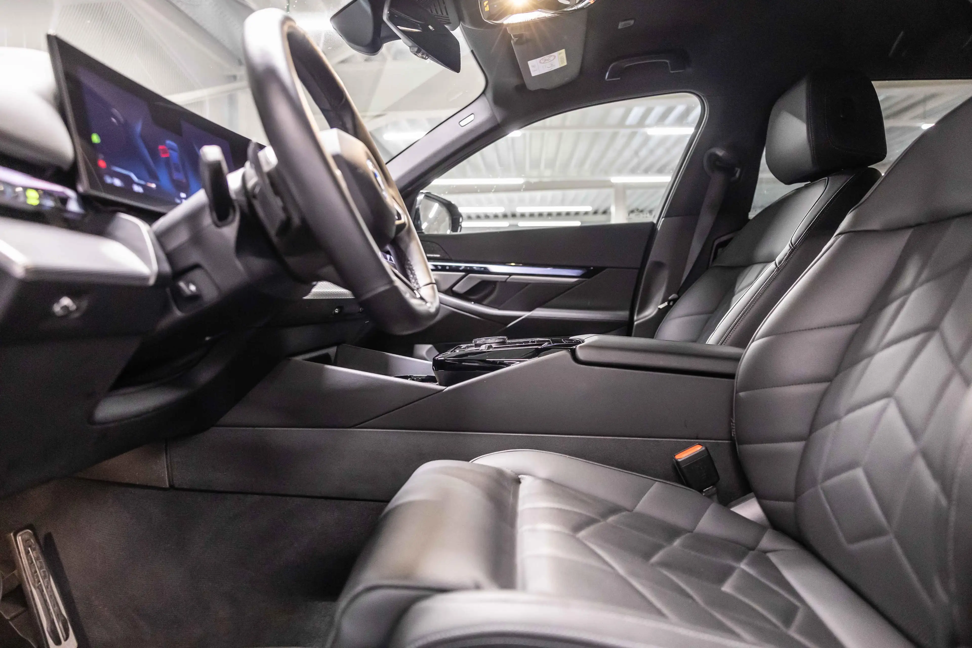 BMW i5 eDrive40 Touring M Sport — photo 12