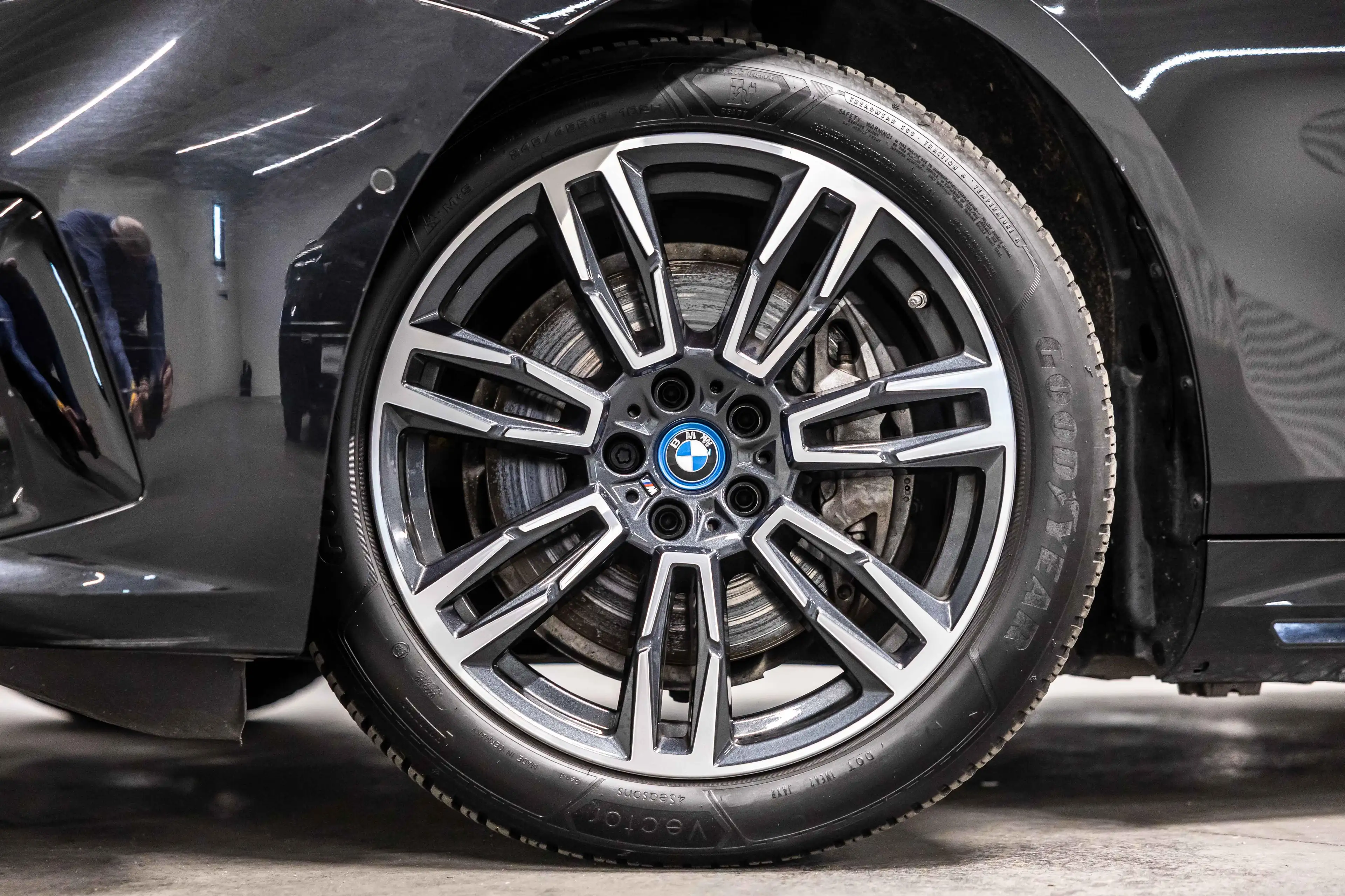 BMW i5 eDrive40 Touring M Sport — photo 8