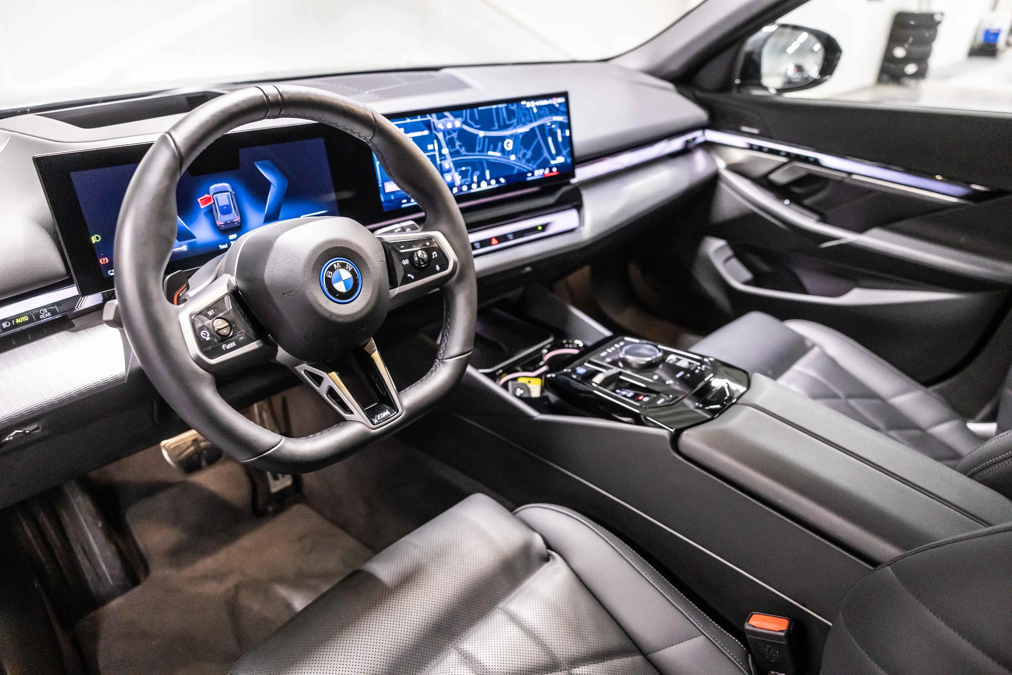 BMW i5 eDrive40 Touring M Sport — photo 6