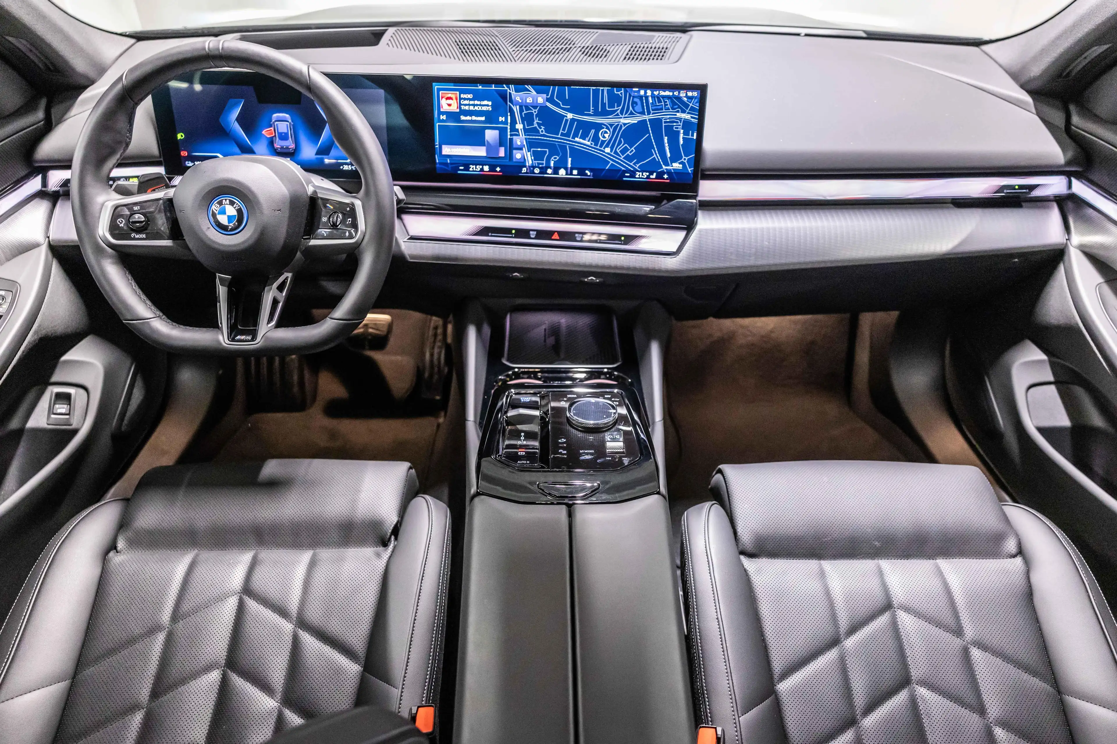 BMW i5 eDrive40 Touring M Sport — photo 7