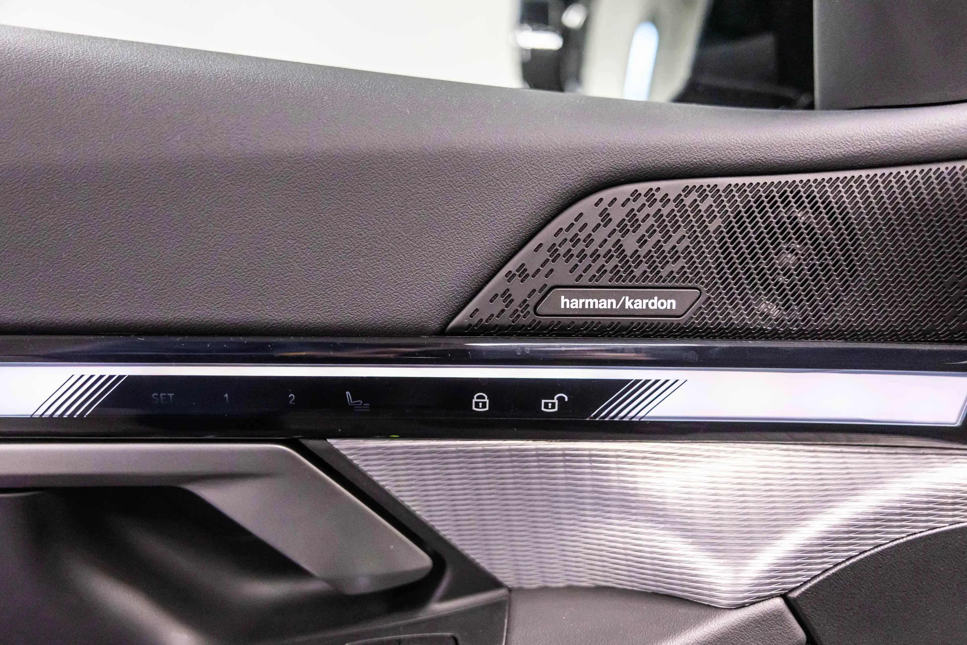 BMW i5 eDrive40 Touring M Sport — photo 11
