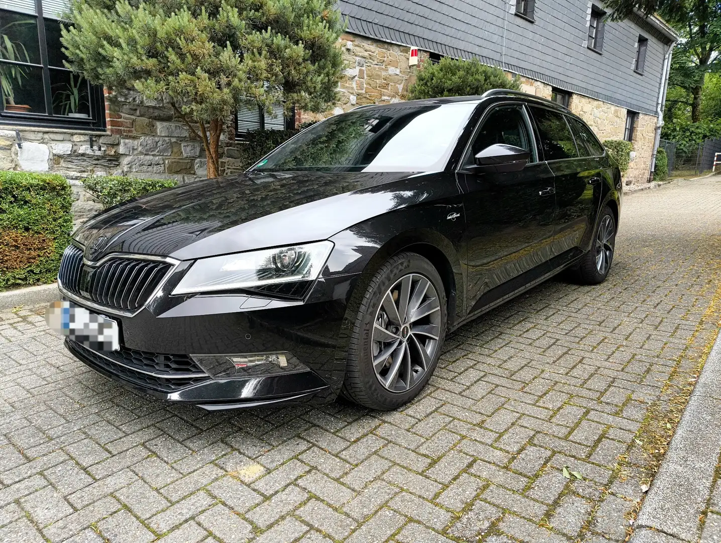 Skoda Superb 2.0 DSG L&K 4x4 ACC-AHK-PANO-VRTL-Assist-Insp Neu Schwarz - 1
