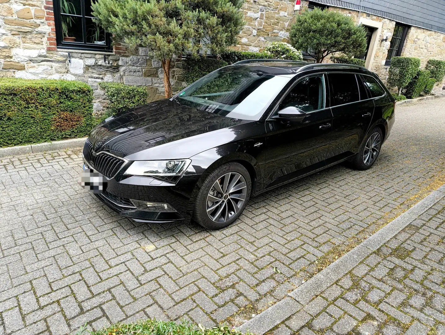 Skoda Superb 2.0 DSG L&K 4x4 ACC-AHK-PANO-VRTL-Assist-Insp Neu Schwarz - 2