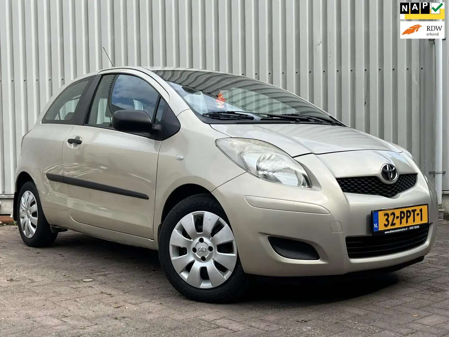 Toyota Yaris 1.3 VVTi Comfort Airco Beige - 1