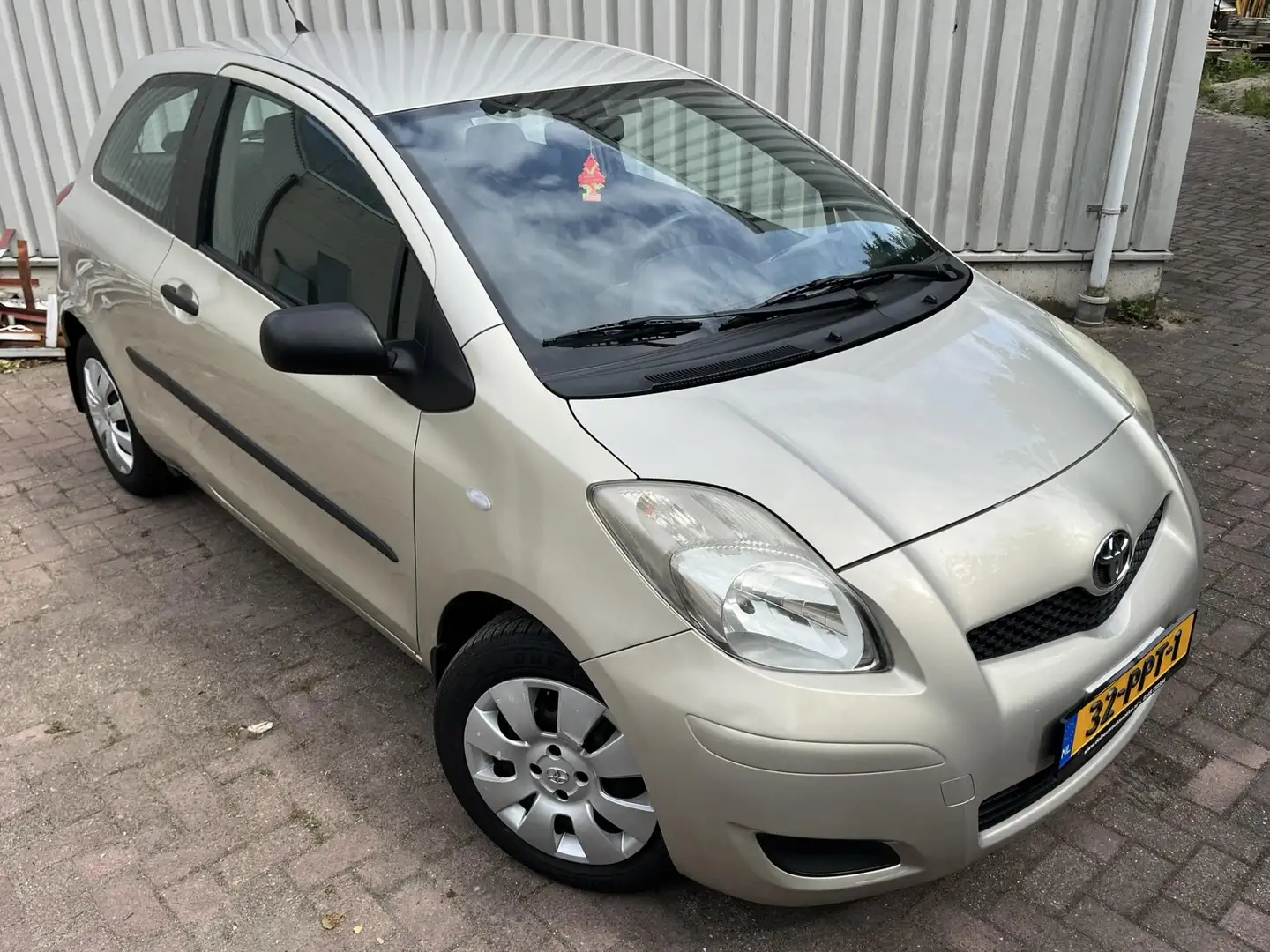 Toyota Yaris 1.3 VVTi Comfort Airco Beige - 2