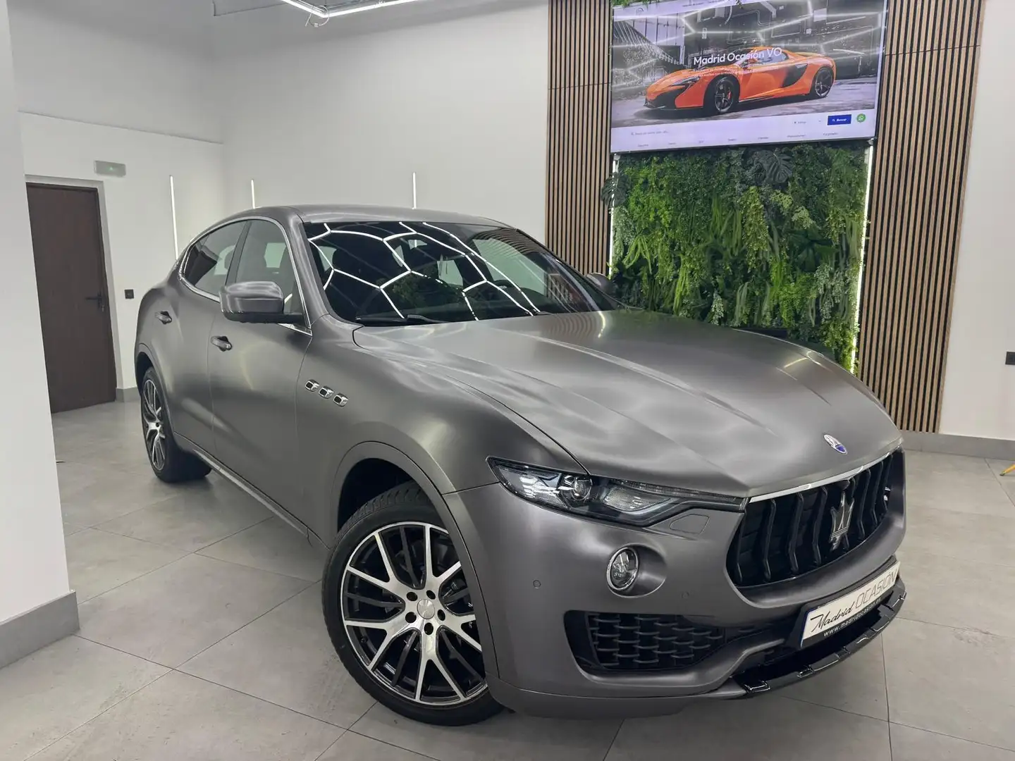 Maserati Levante 430 GranLusso S Aut. Gris - 1