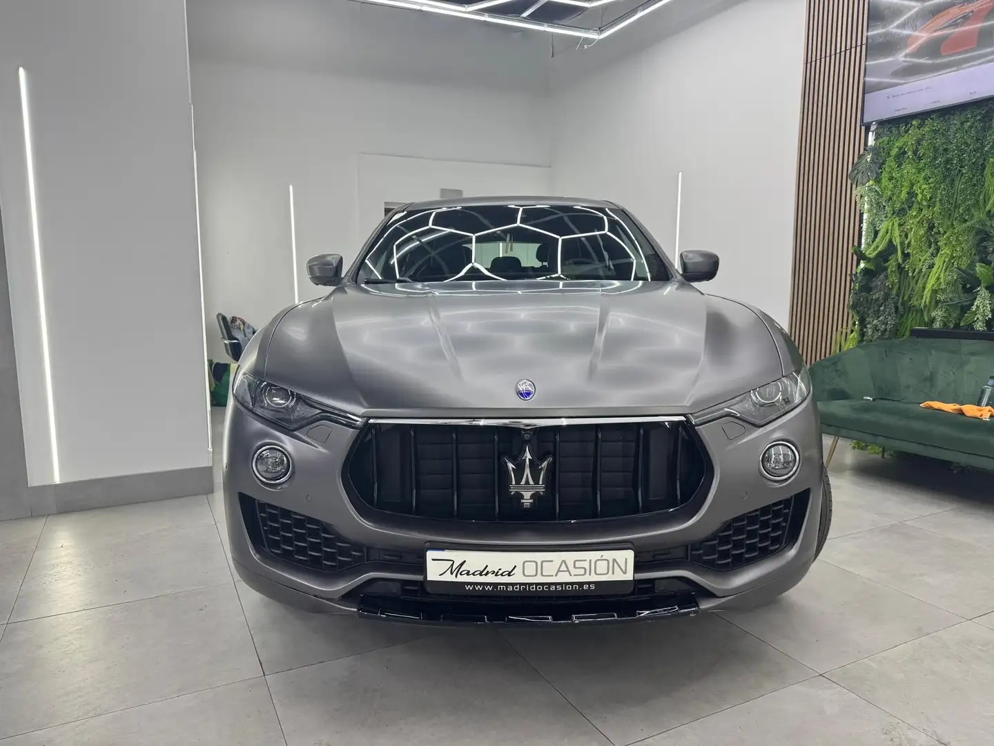 Maserati Levante 430 GranLusso S Aut. Gris - 2