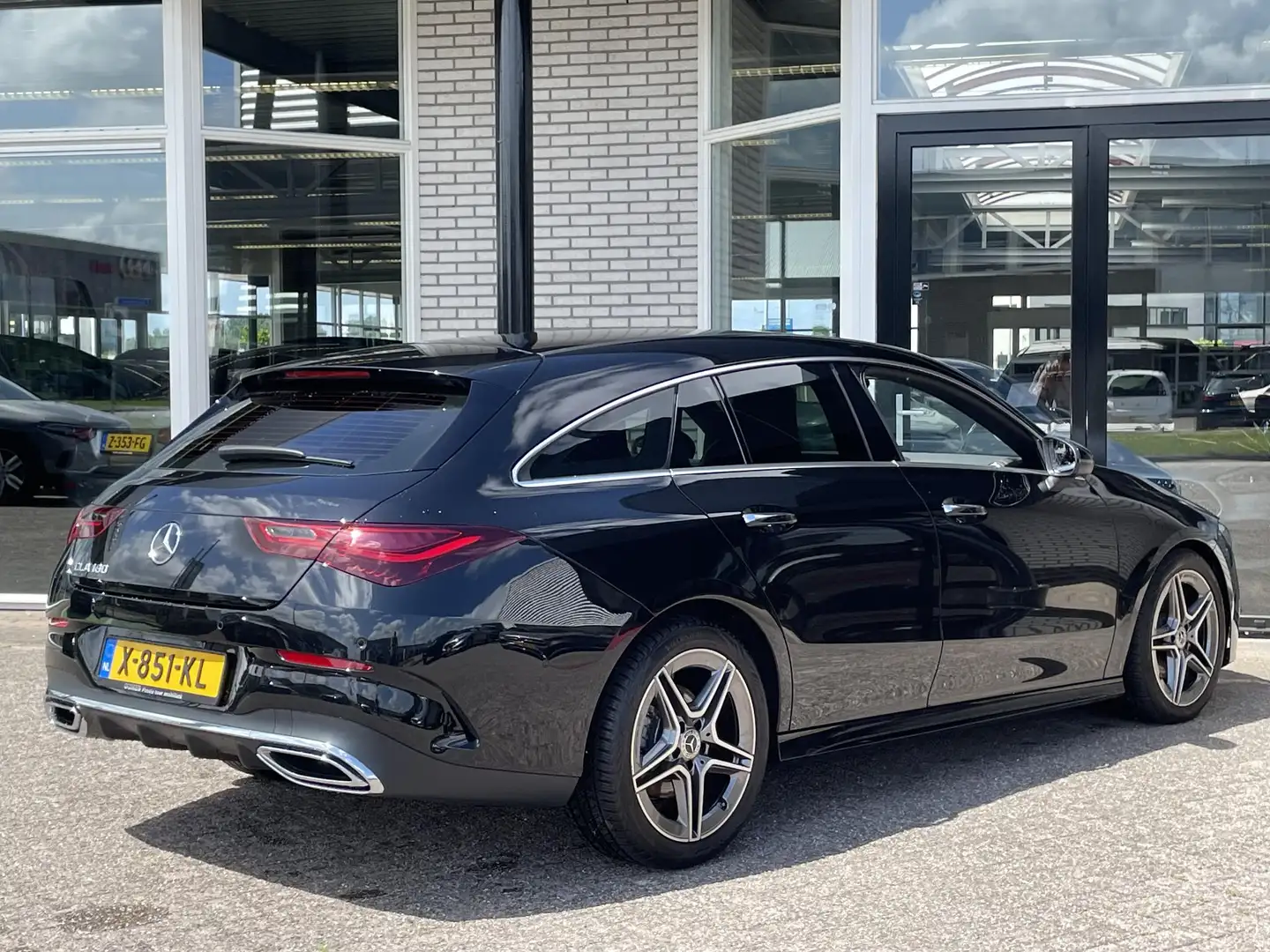 Mercedes-Benz CLA 180 Shooting Brake | AMG | Keyless | Sfeerverlicht Zwart - 2