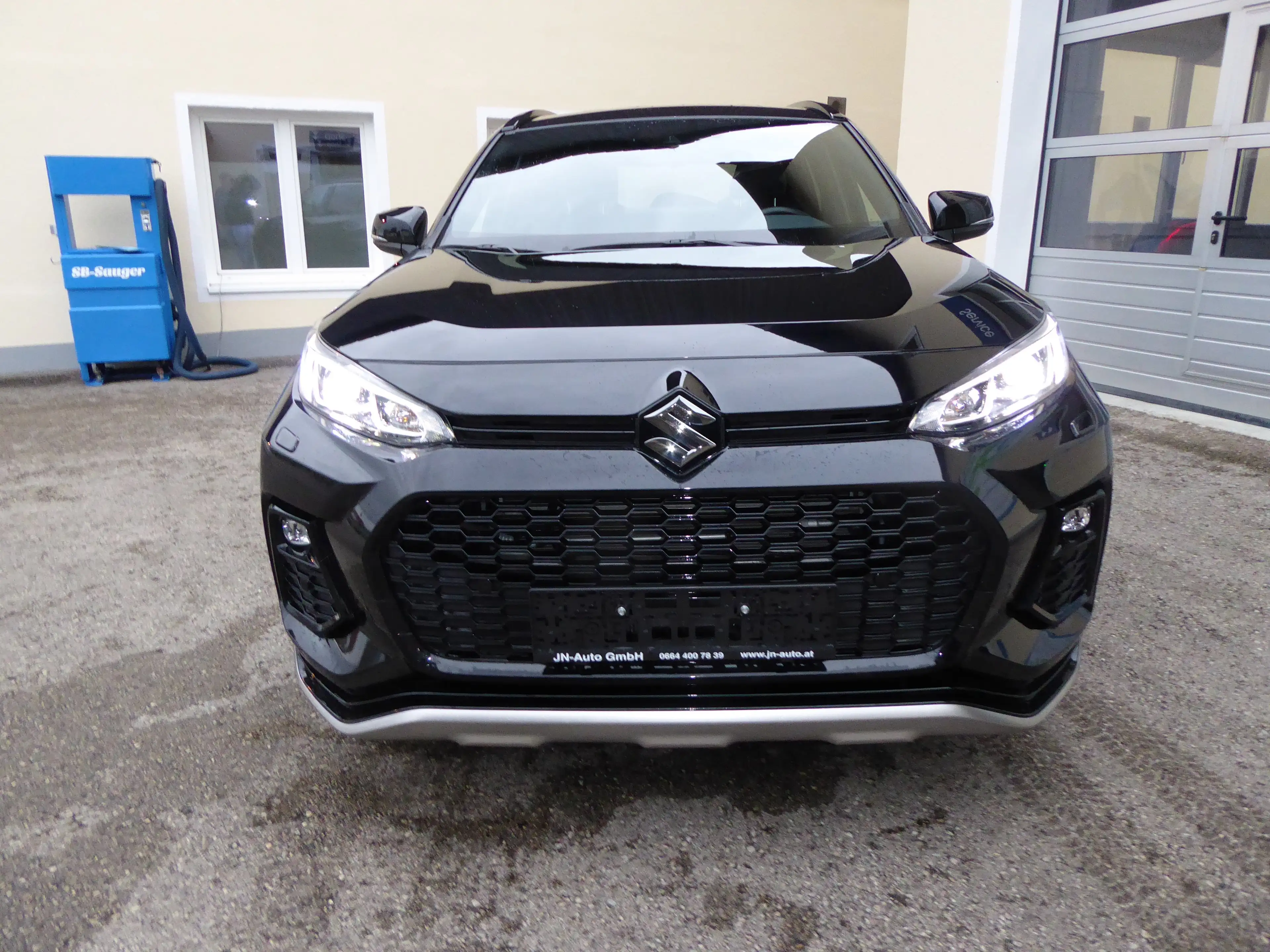 Suzuki Across 2,5 PHEV E-Four Flash CVT — photo 2