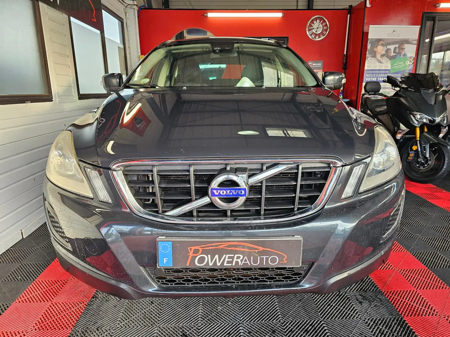 Volvo XC60 d3 250019KMS Grau - 2