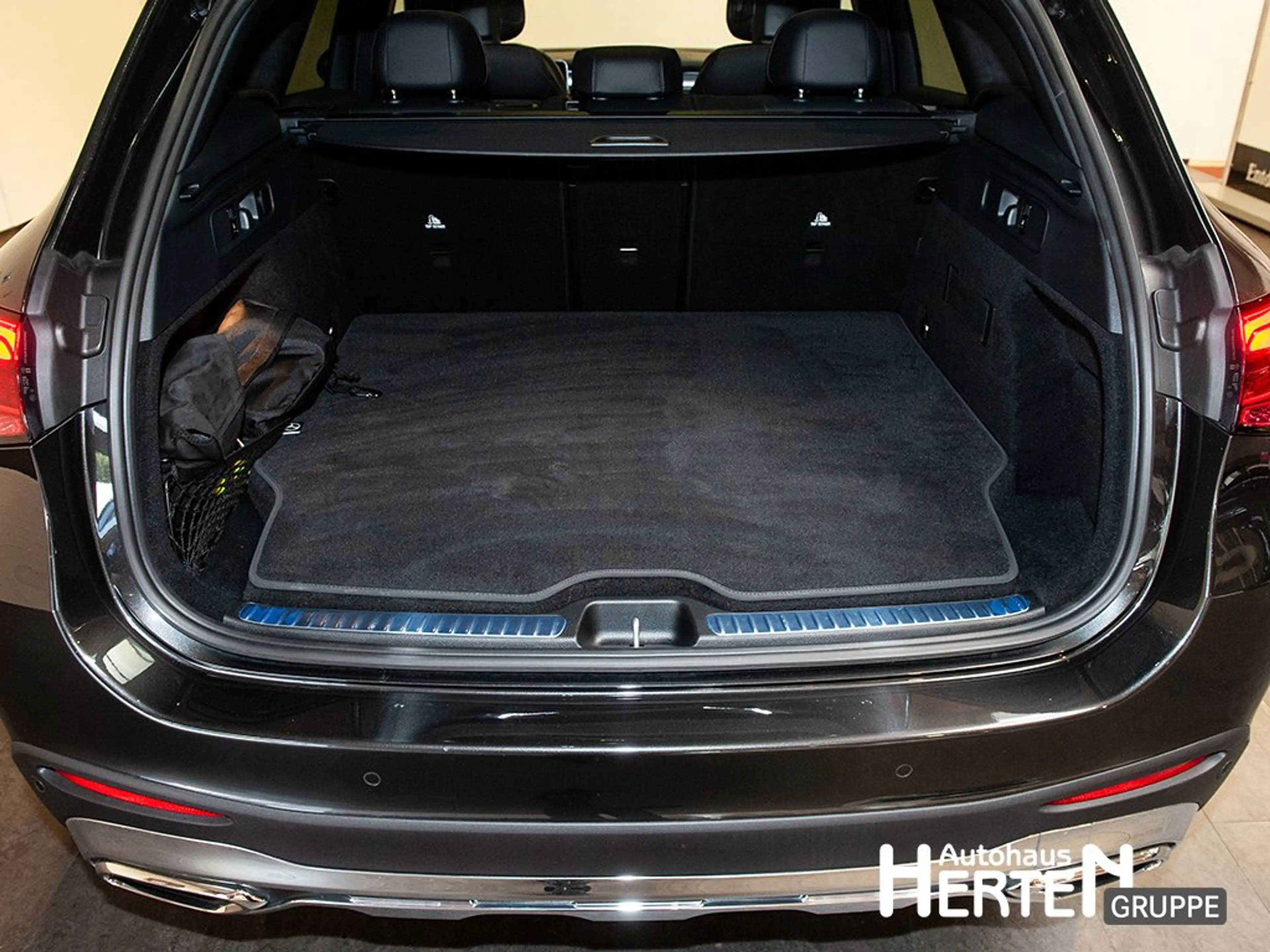 Mercedes-Benz GLC 400 e 4M+AMG+PANO+AHK+19"ZOLL+KEYLESS+AMBI — photo 15