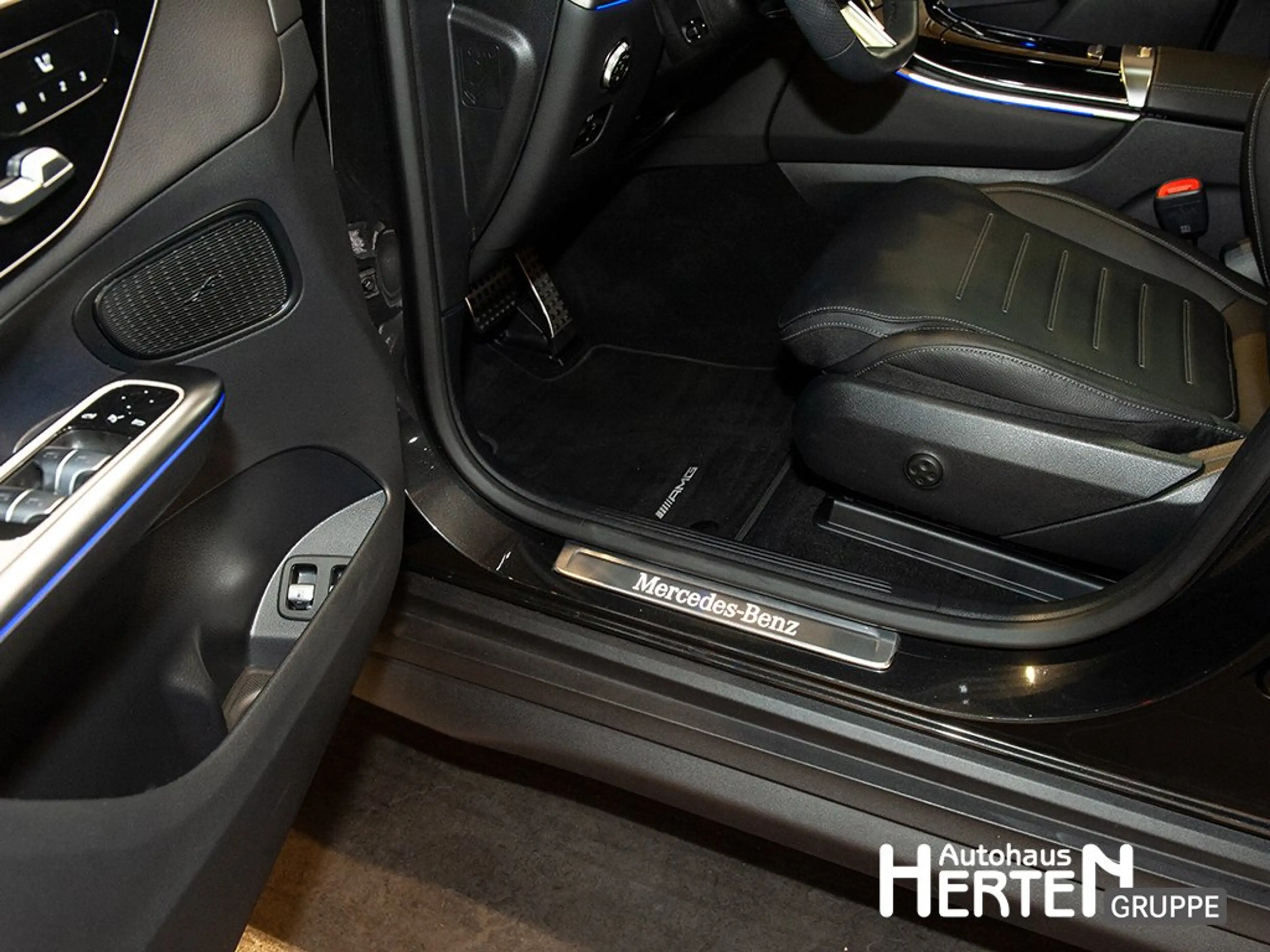 Mercedes-Benz GLC 400 e 4M+AMG+PANO+AHK+19"ZOLL+KEYLESS+AMBI — photo 12