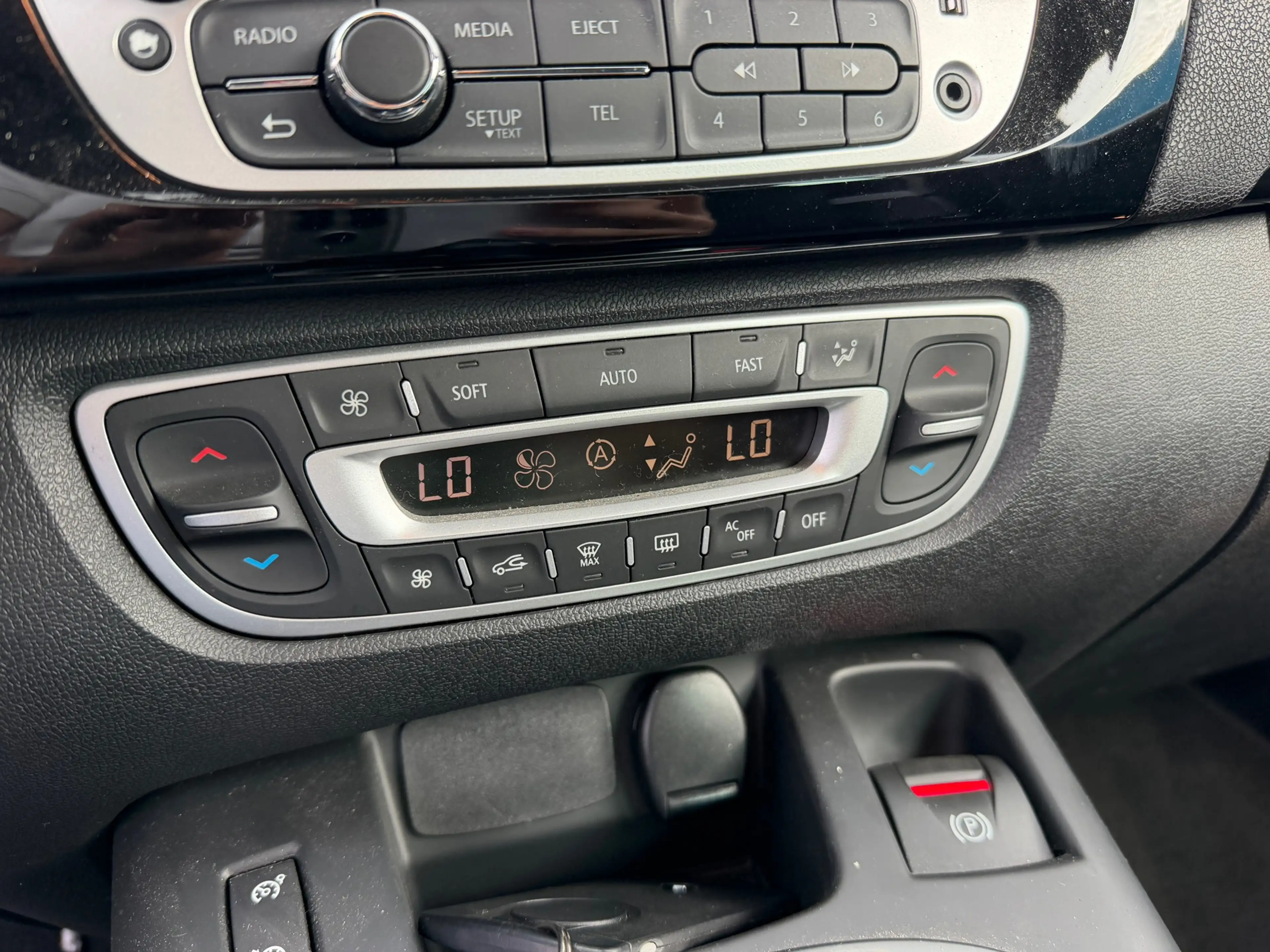 Renault Scenic 1.2 TCe Bose|Gereviseerde motor|Camera|Trekhaak|Cr — photo 33