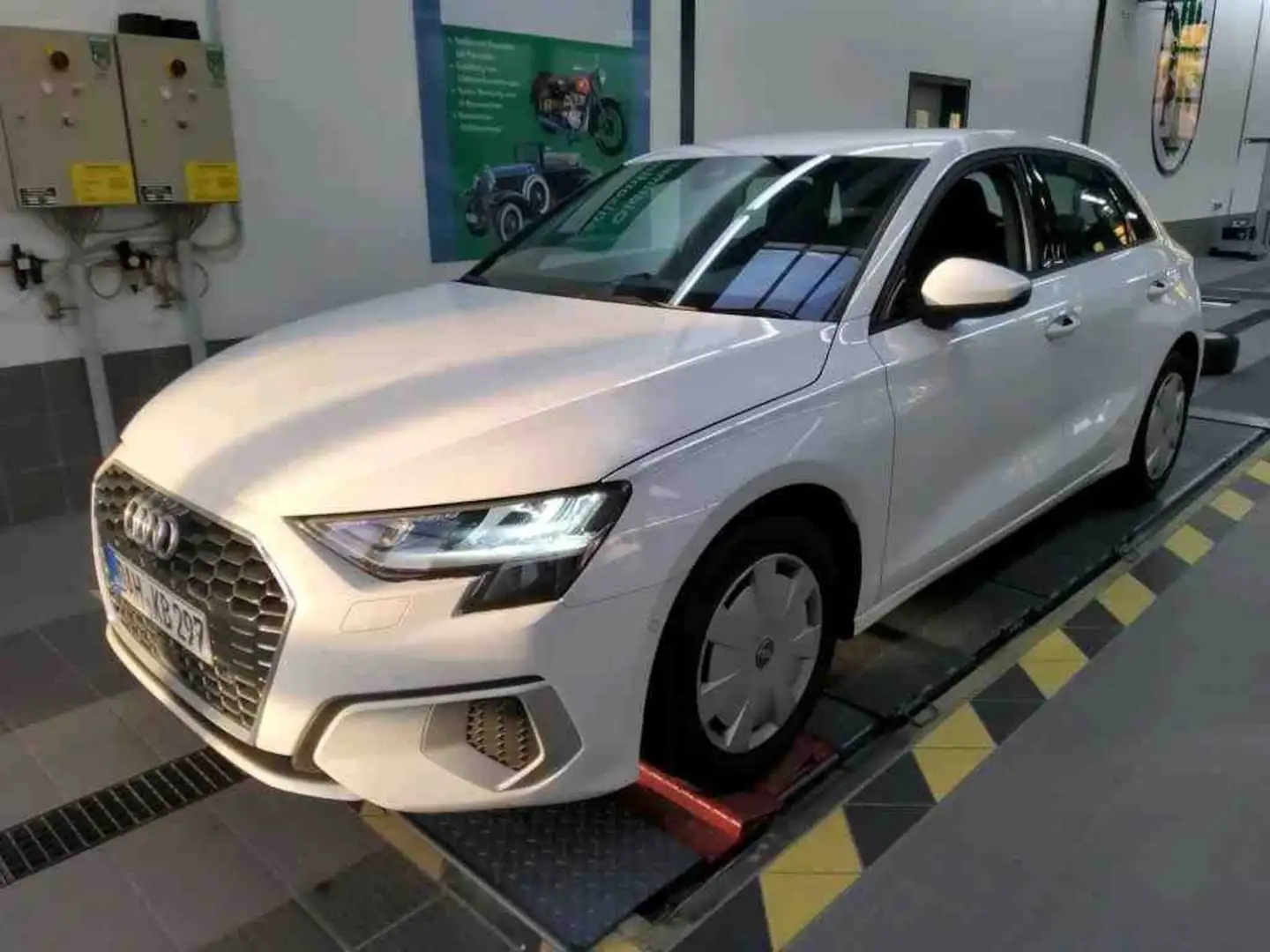 Audi A3 30 TDI Advanced*NAVI*LED*PDC* Weiß - 2