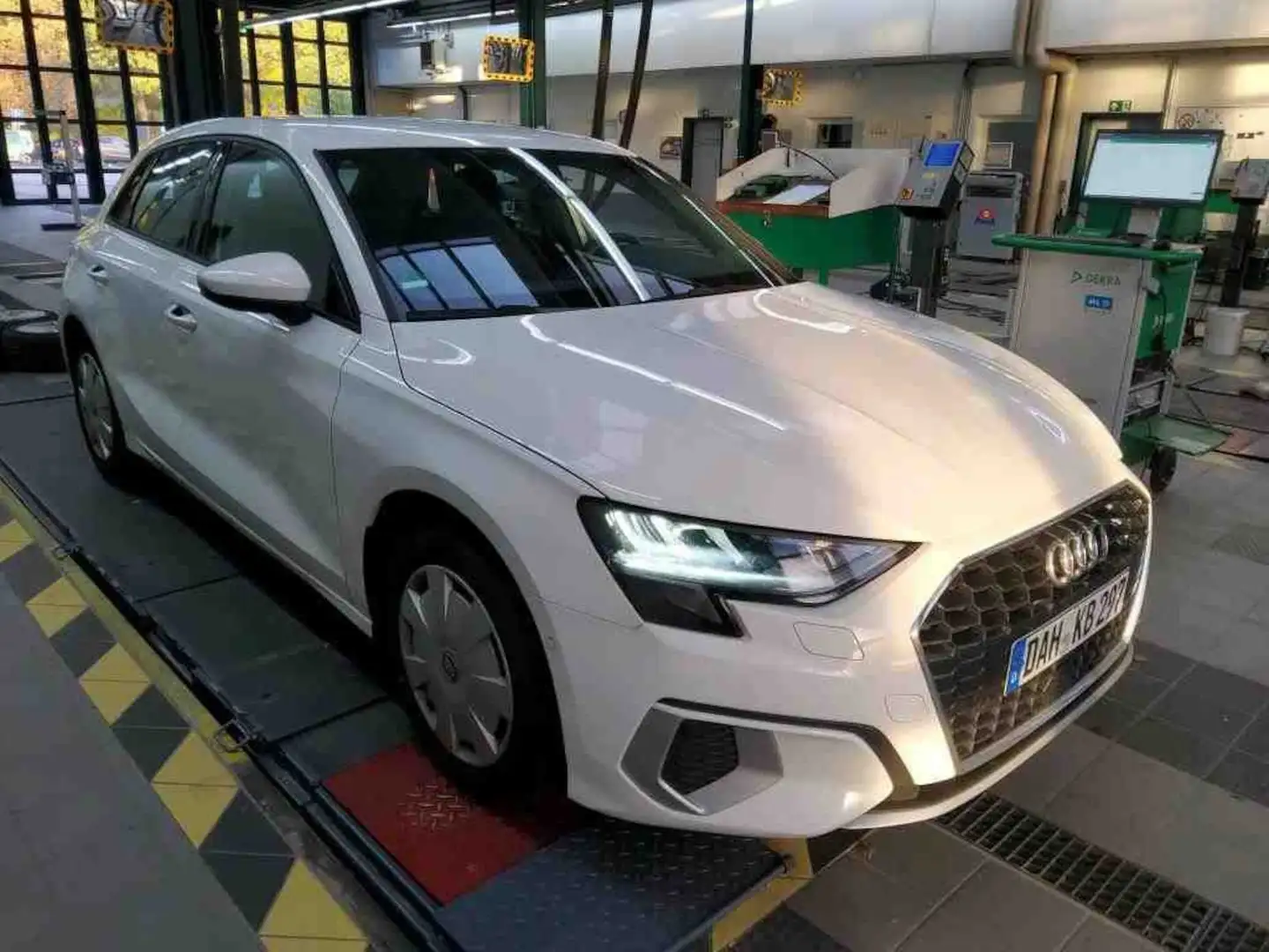 Audi A3 30 TDI Advanced*NAVI*LED*PDC* Weiß - 1