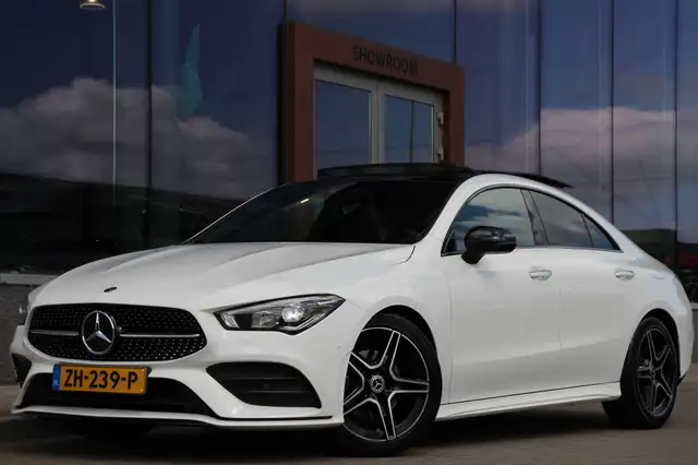 Mercedes-Benz CLA 180 AMG | Night pakket | Pano | Sfeerverlichting | Cam