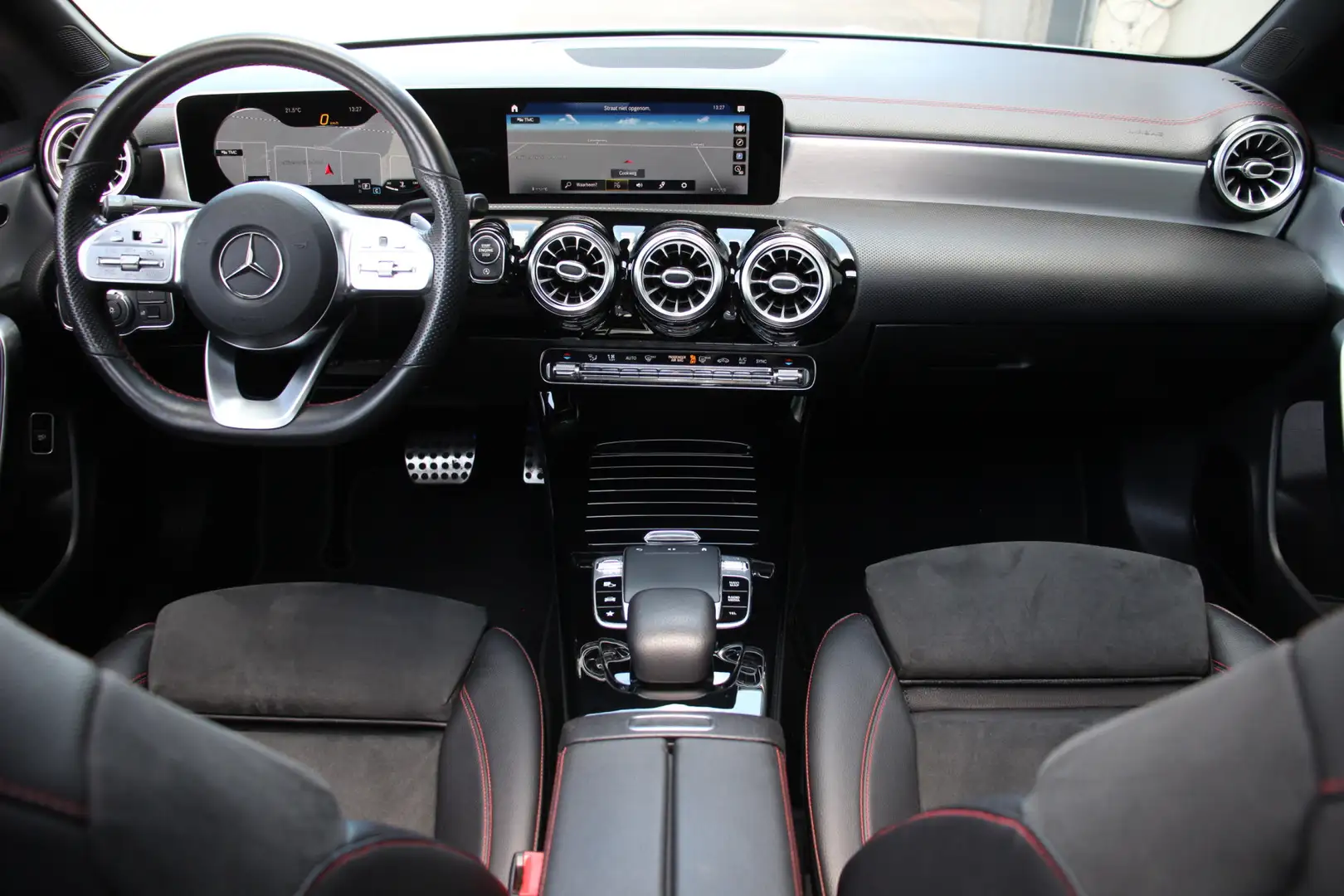 Mercedes-Benz CLA 180 AMG | Night pakket | Pano | Sfeerverlichting | Cam Wit - 2