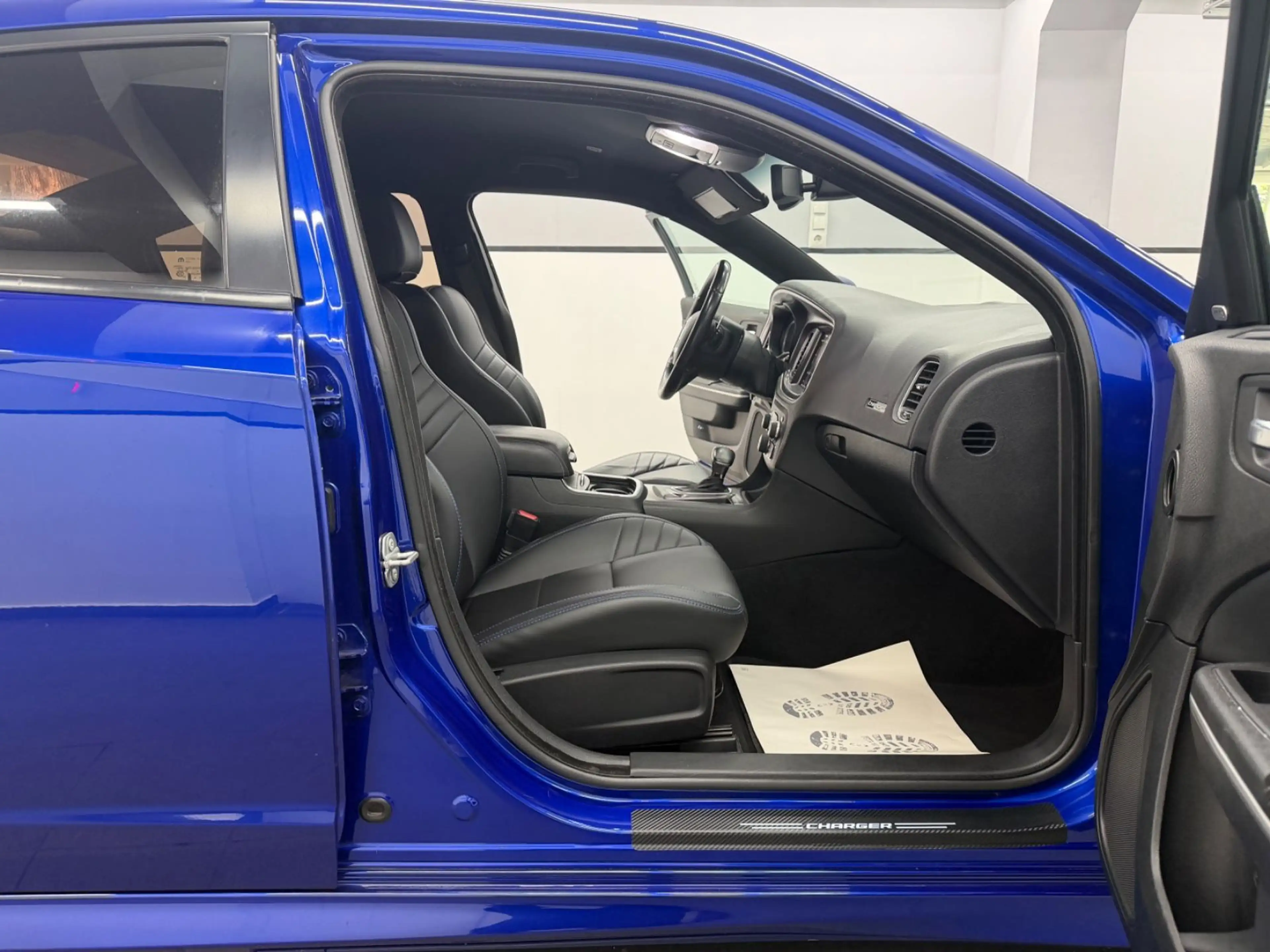 Dodge Charger 5.7 V8 R/T HEMI*Indigo Blue*Super Track* — photo 11