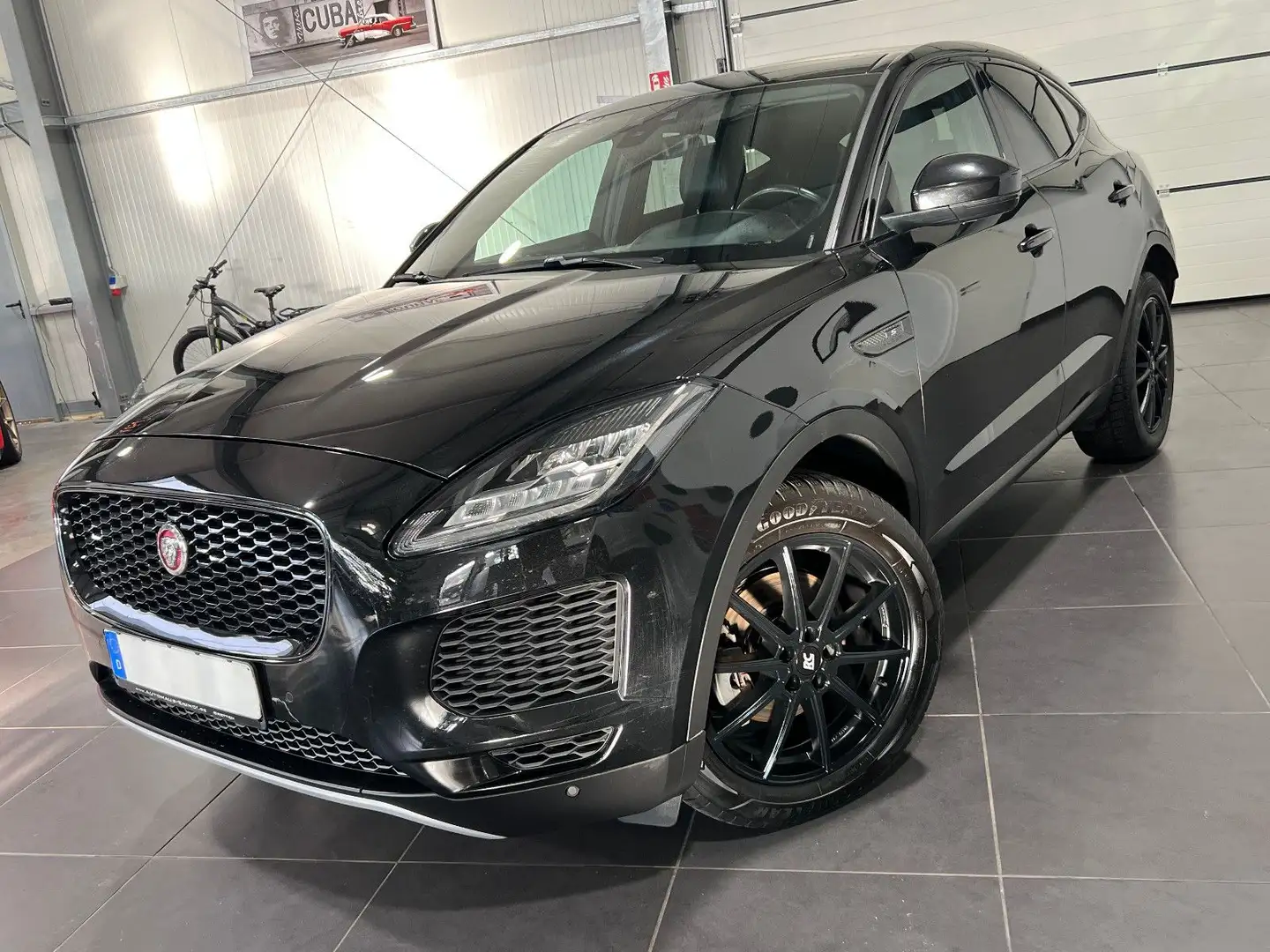 Jaguar E-Pace 2.0 S Automatik **Navi*Pano*LED*Kamera** Noir - 1