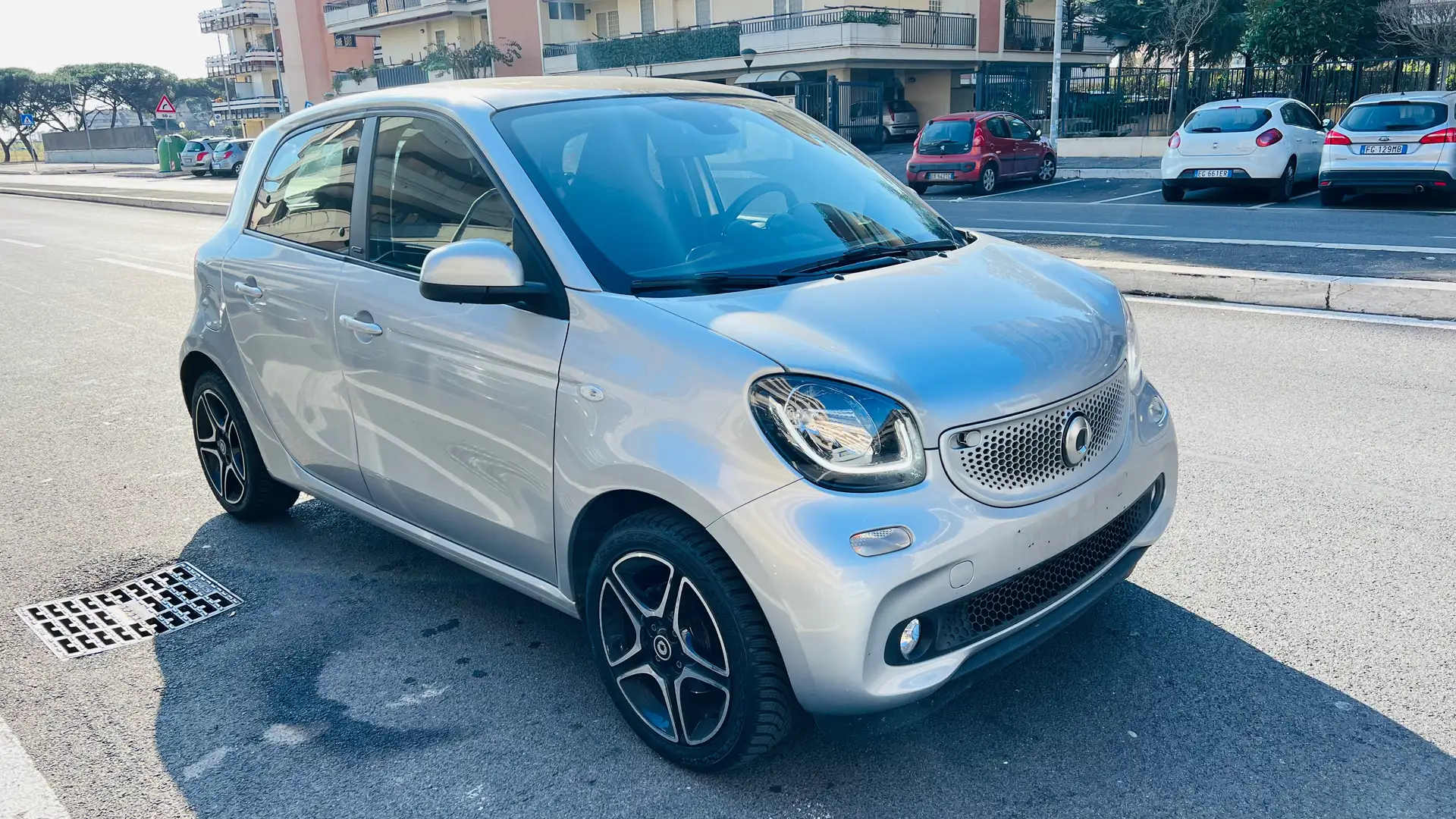 smart forFour PASSION TURBO LED NAVI PANORAMA CERCHIO 16 Argento - 2