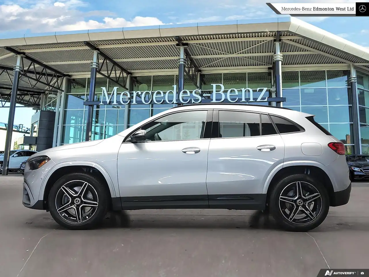 Mercedes-Benz GLA снимка Mercedes-Benz GLA