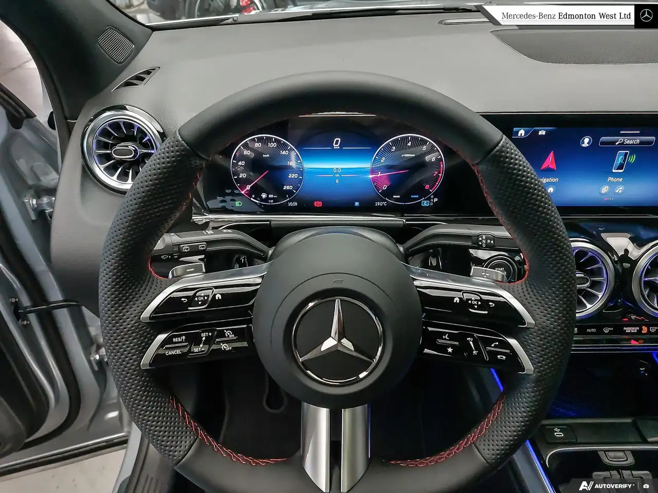 Mercedes-Benz GLA снимка Mercedes-Benz GLA