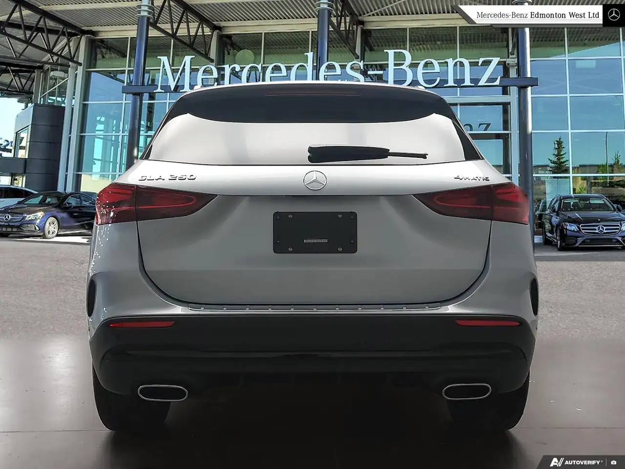 Mercedes-Benz GLA снимка Mercedes-Benz GLA