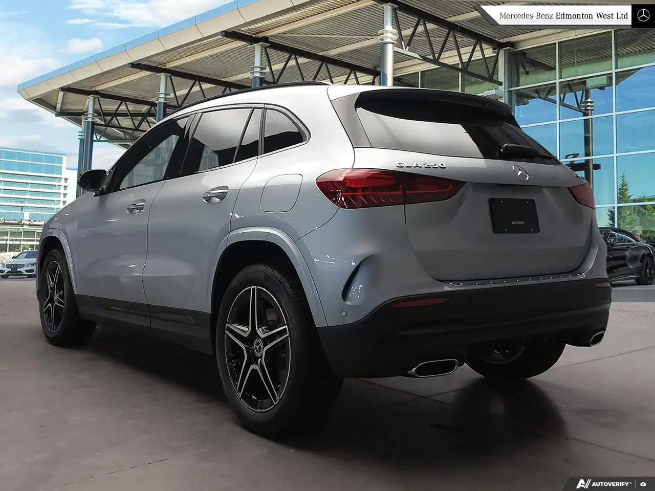 Mercedes-Benz GLA снимка Mercedes-Benz GLA