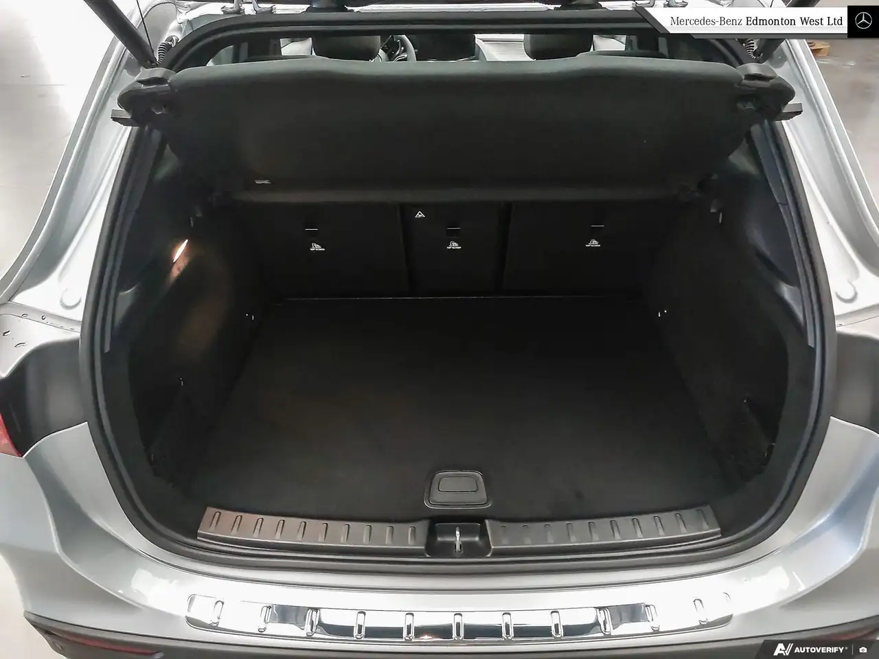 Mercedes-Benz GLA снимка Mercedes-Benz GLA