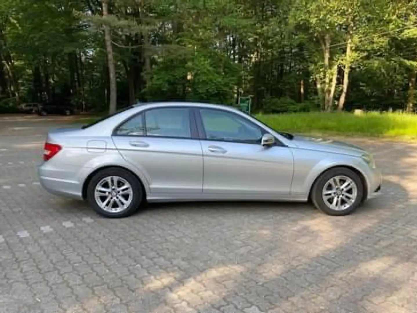 Mercedes-Benz C 200 CDI DPF (BlueEFFICIENCY) Avantgarde - 2