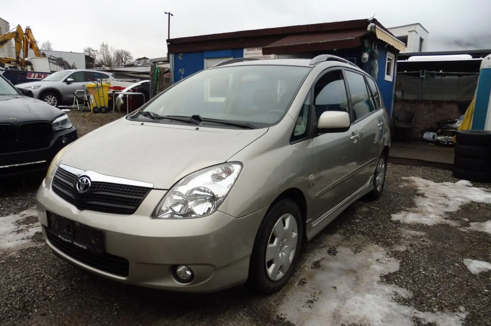 Toyota Corolla Verso 2.0 D-4D C Grau - 1