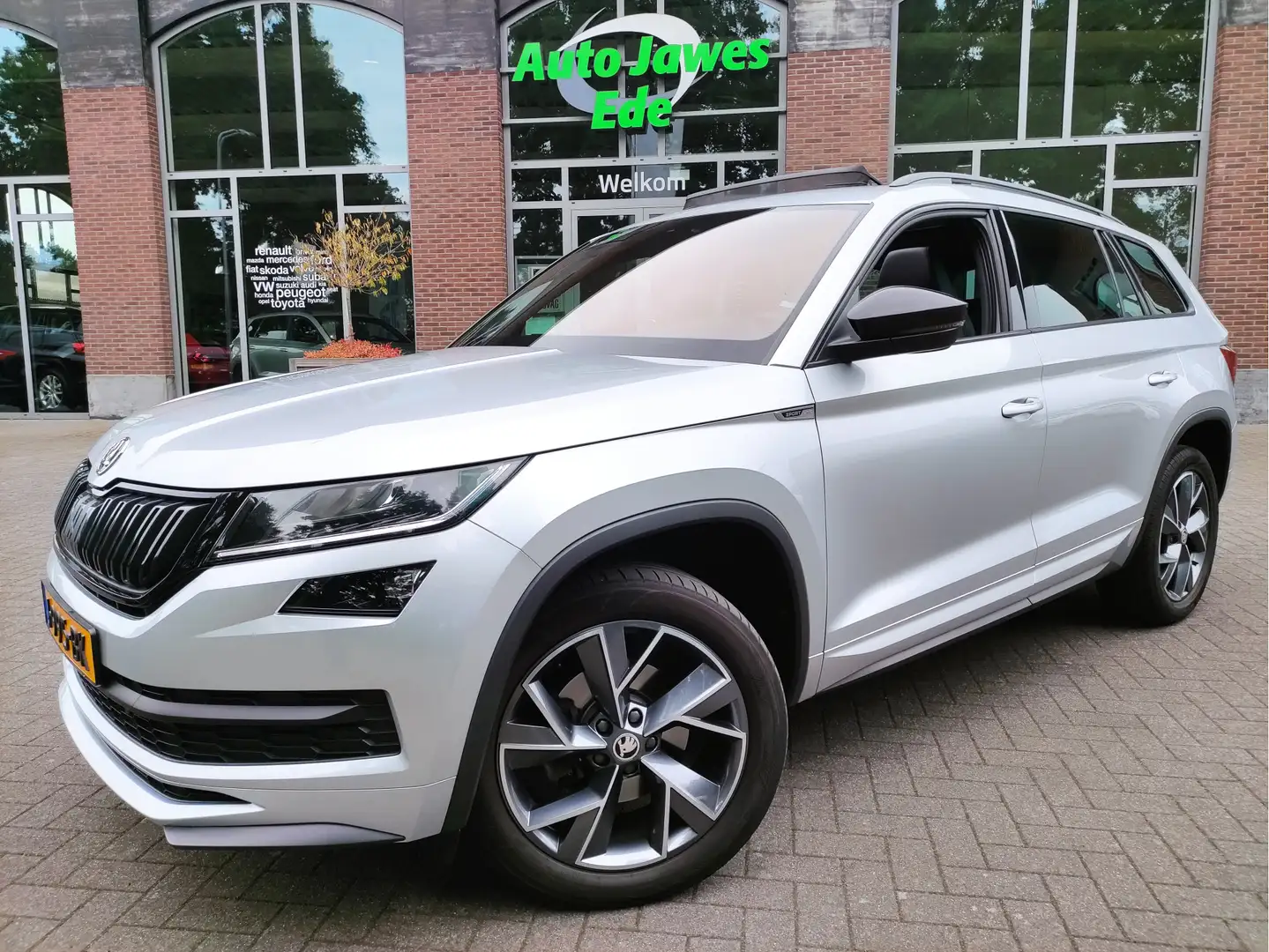 Skoda Kodiaq 1.5 TSI DSG Sportline Business Panoramadak - Wegkl Grijs - 2