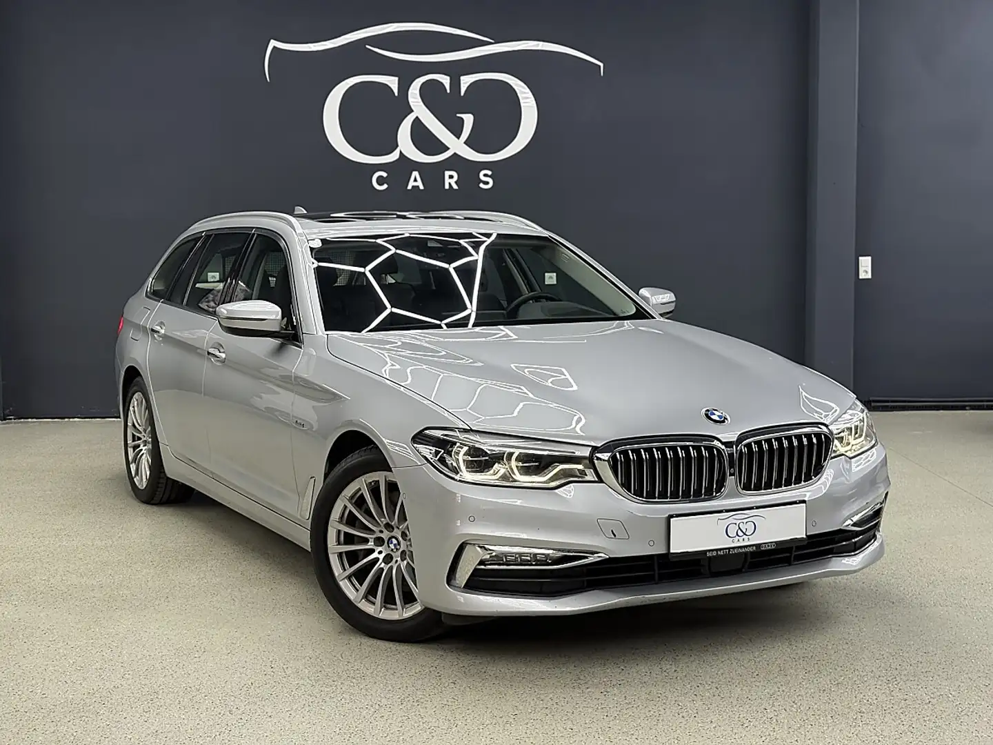 BMW 530 d xDrive Touring Aut. Silber - 1