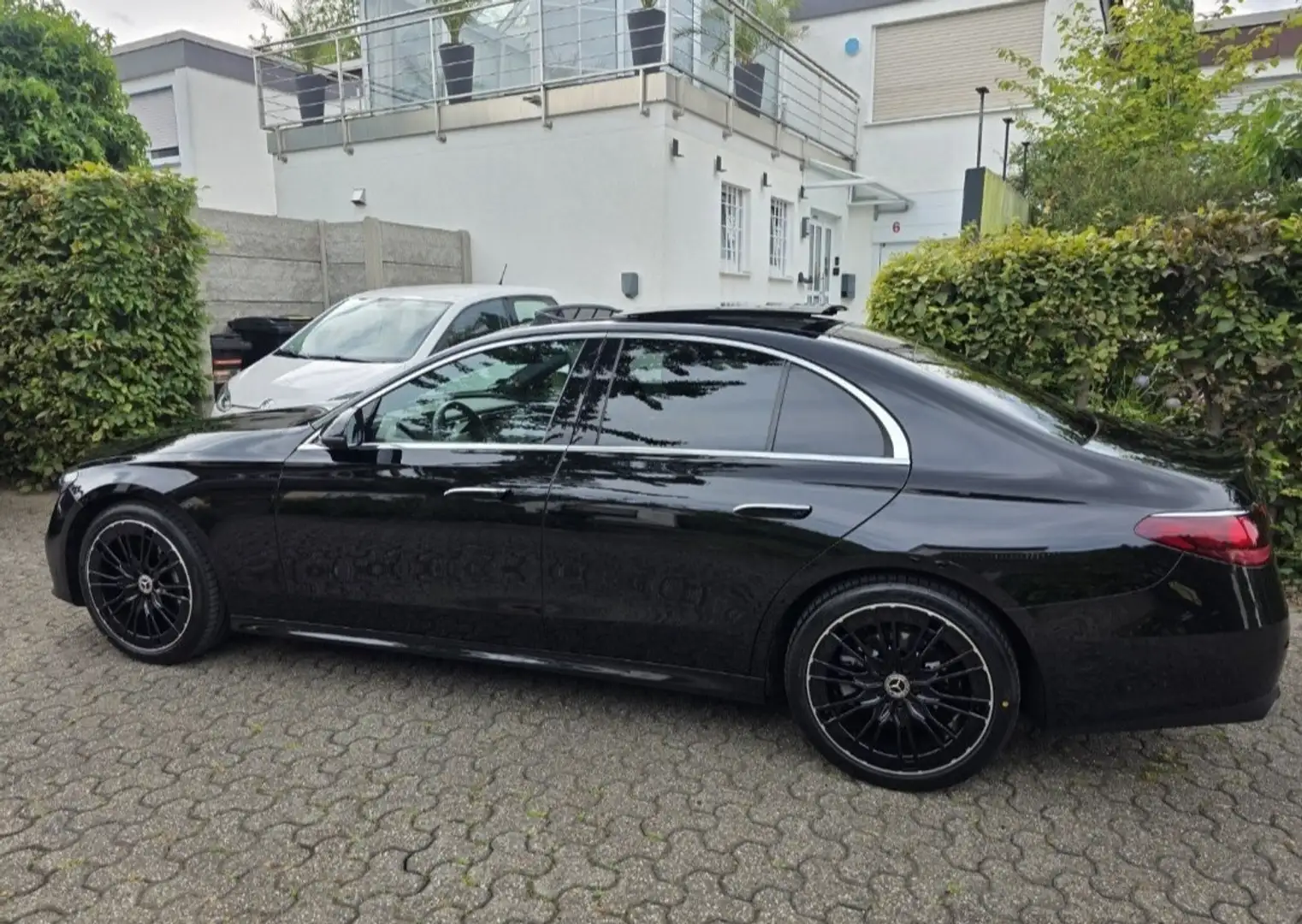 Mercedes-Benz E 200 9G-TRONIC, Bur,Pano,AHK,20", Winterr. 18",Widescre - 2