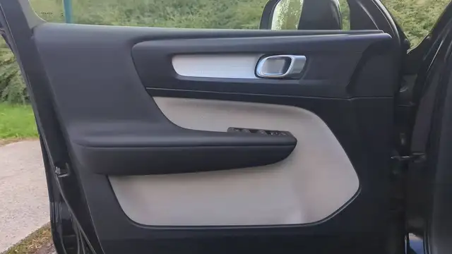 Volvo XC40 view 7