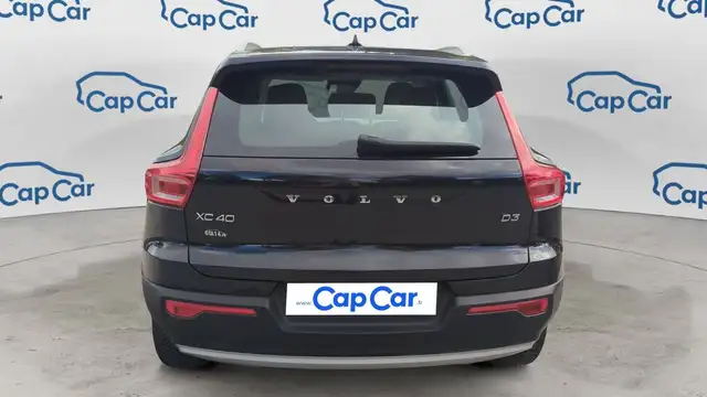 Volvo XC40 view 3