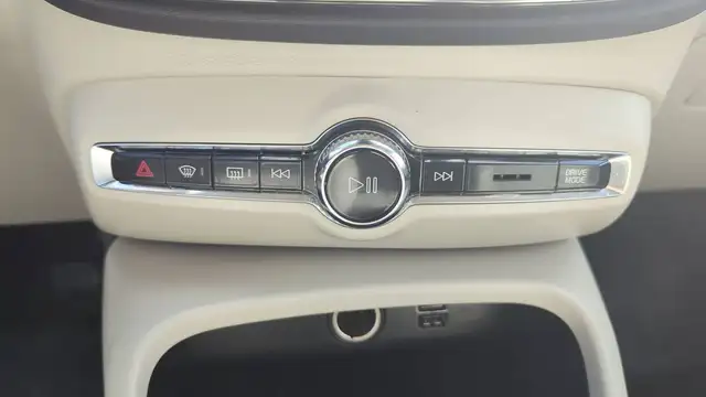 Volvo XC40 view 13