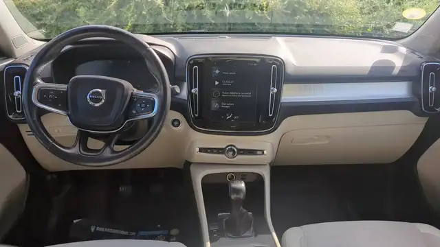 Volvo XC40 view 11