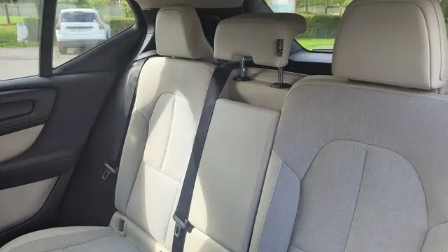 Volvo XC40 view 9