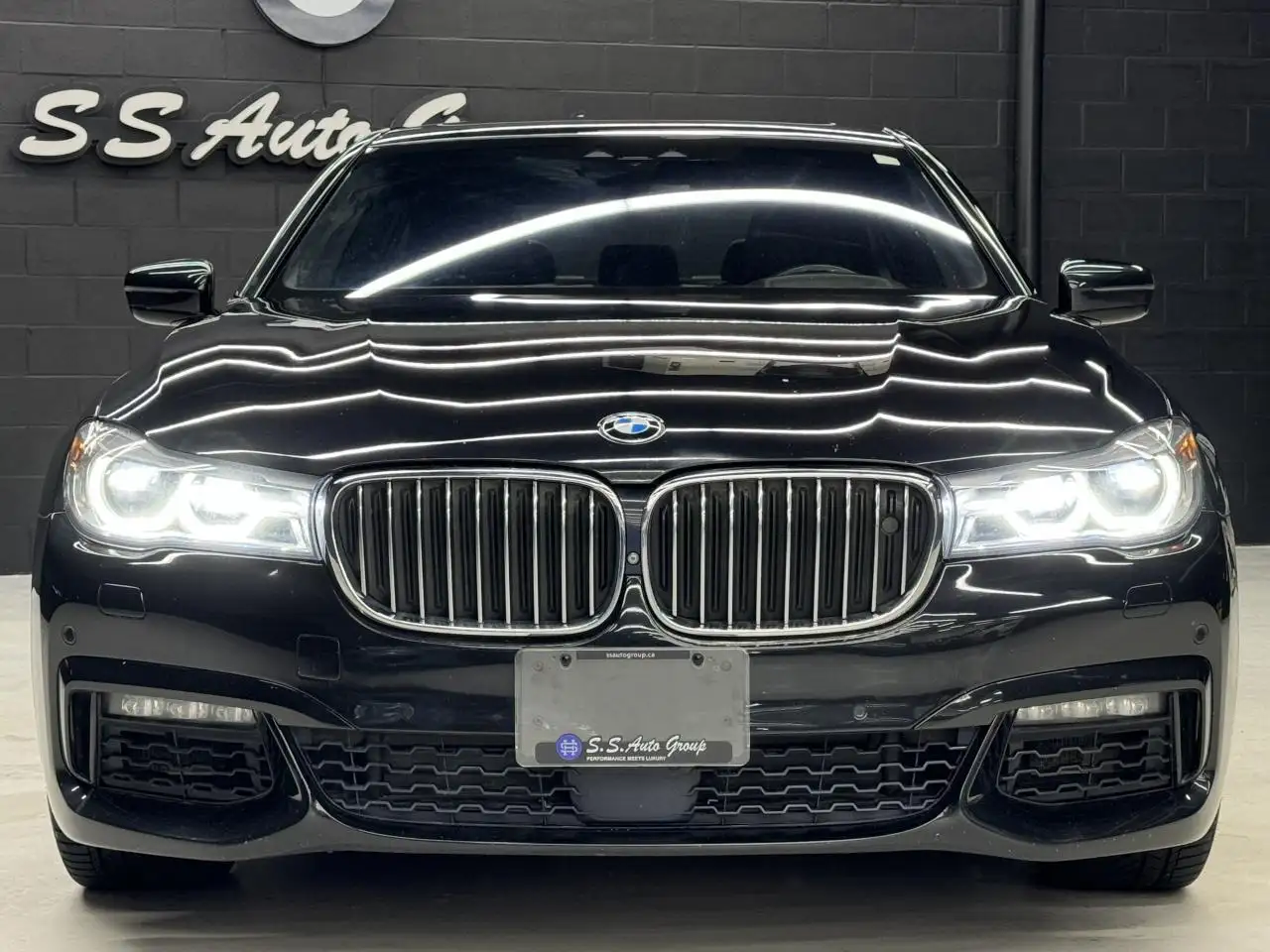 BMW 7 Series снимка BMW 7 Series